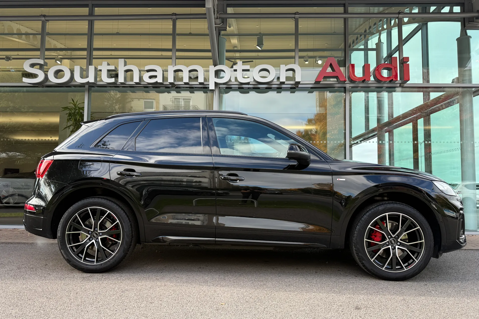 Audi Q5 thumbnail image number 2