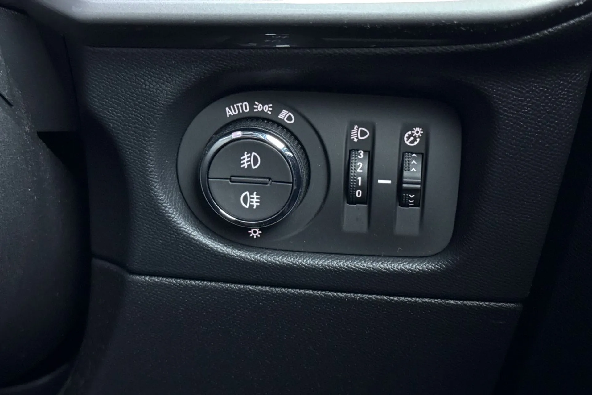 VAUXHALL MOKKA thumbnail image number 14