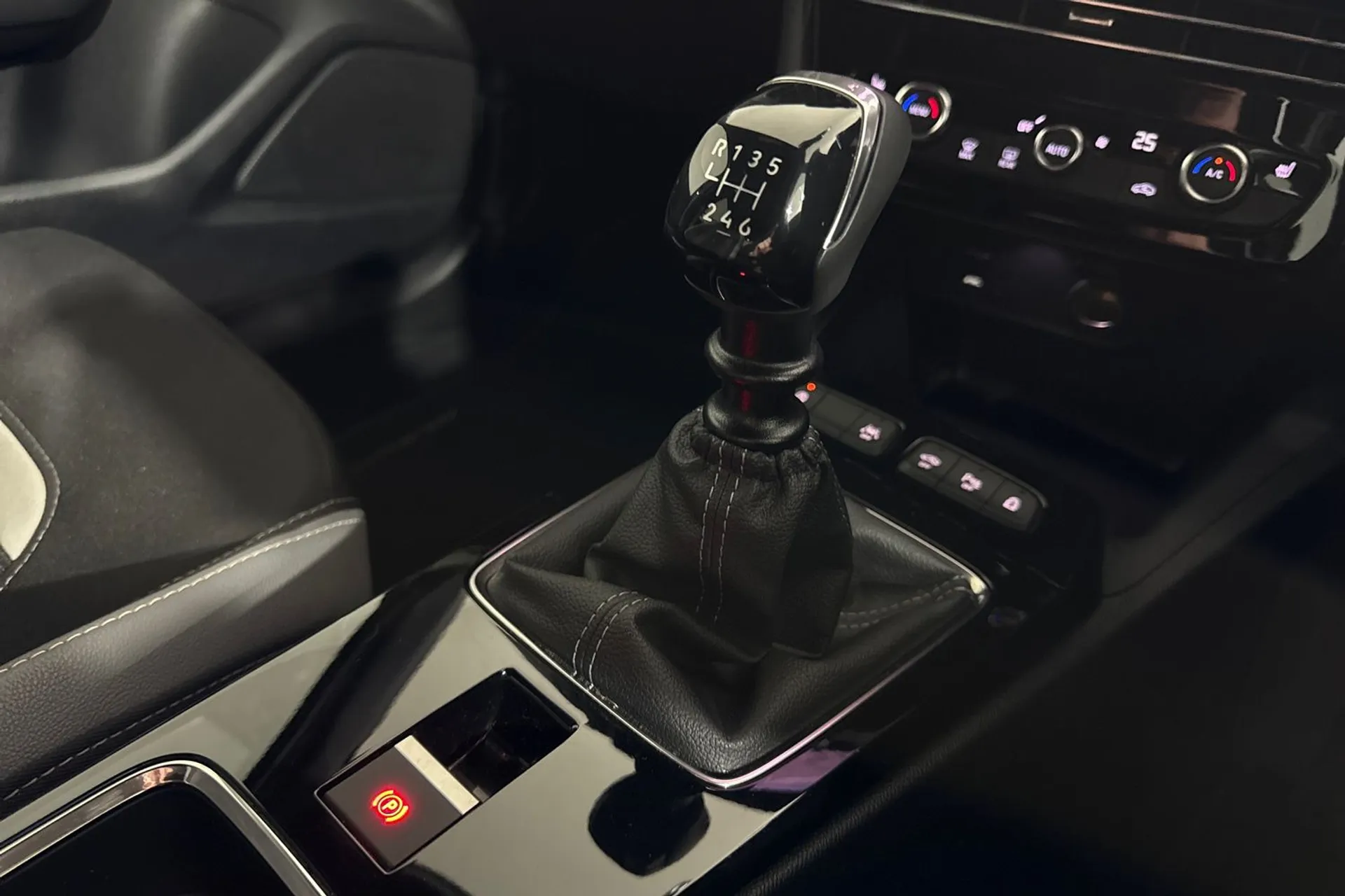 VAUXHALL MOKKA thumbnail image number 32