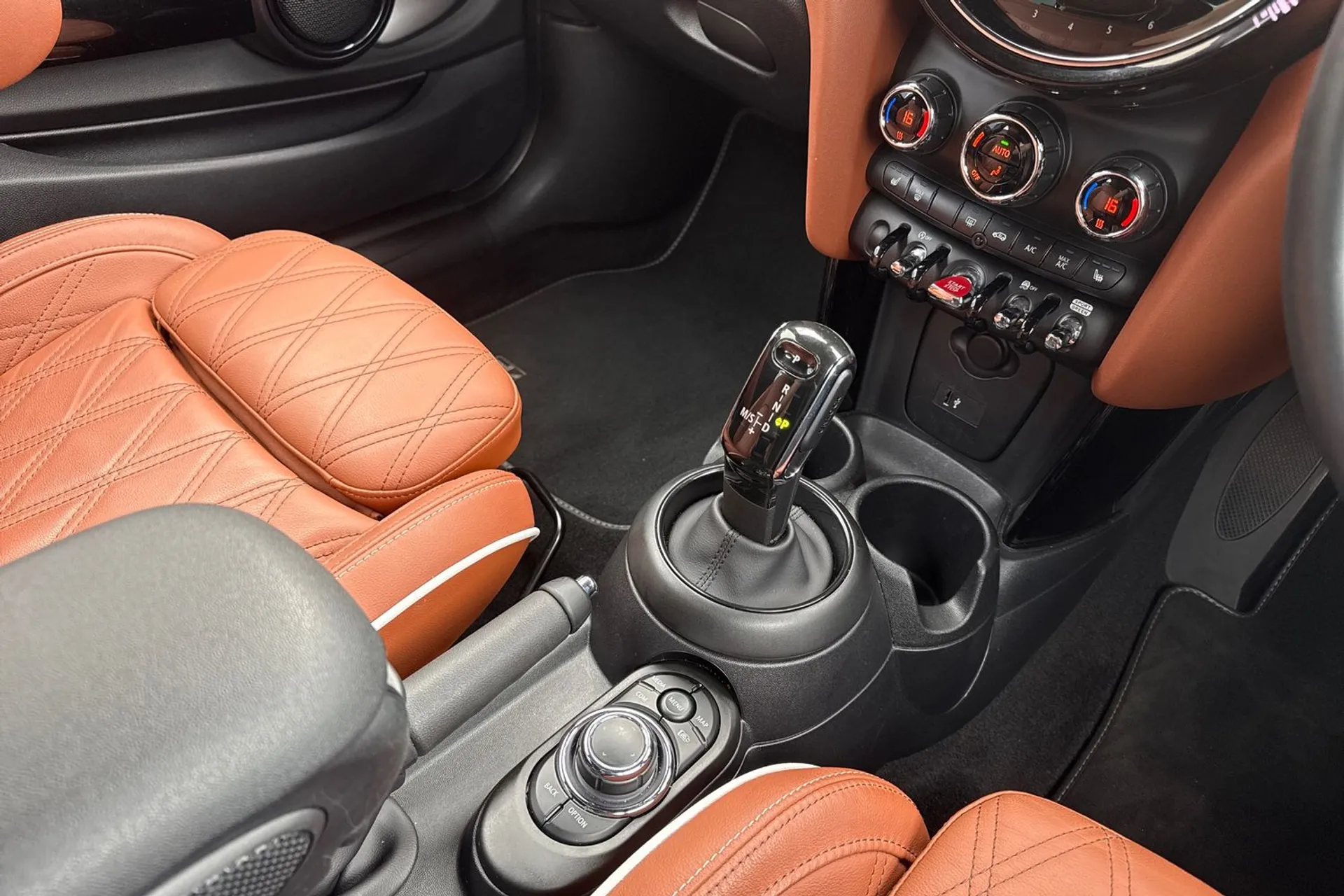 MINI HATCHBACK thumbnail image number 40