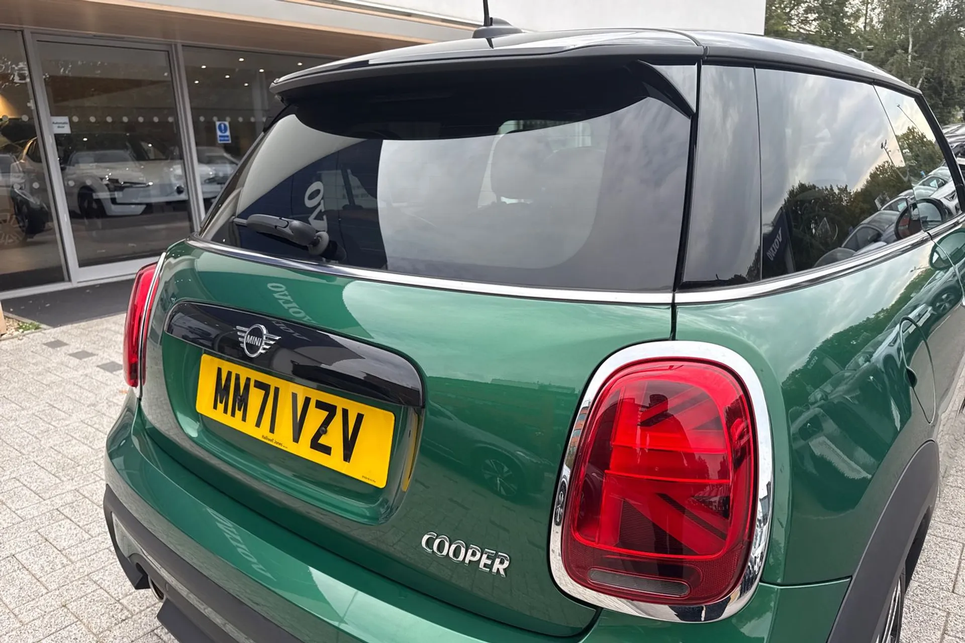 MINI HATCHBACK thumbnail image number 15