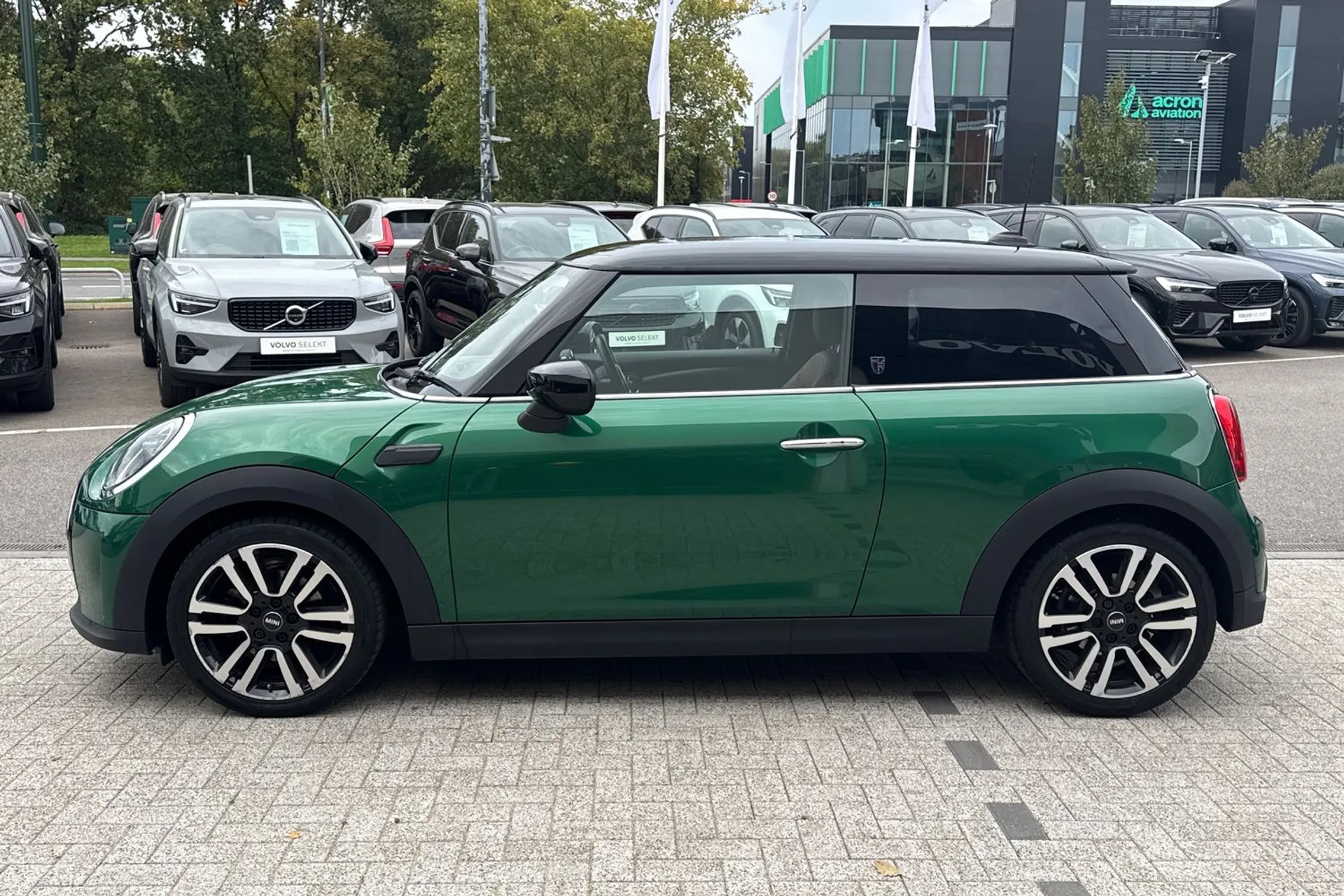MINI HATCHBACK thumbnail image number 10