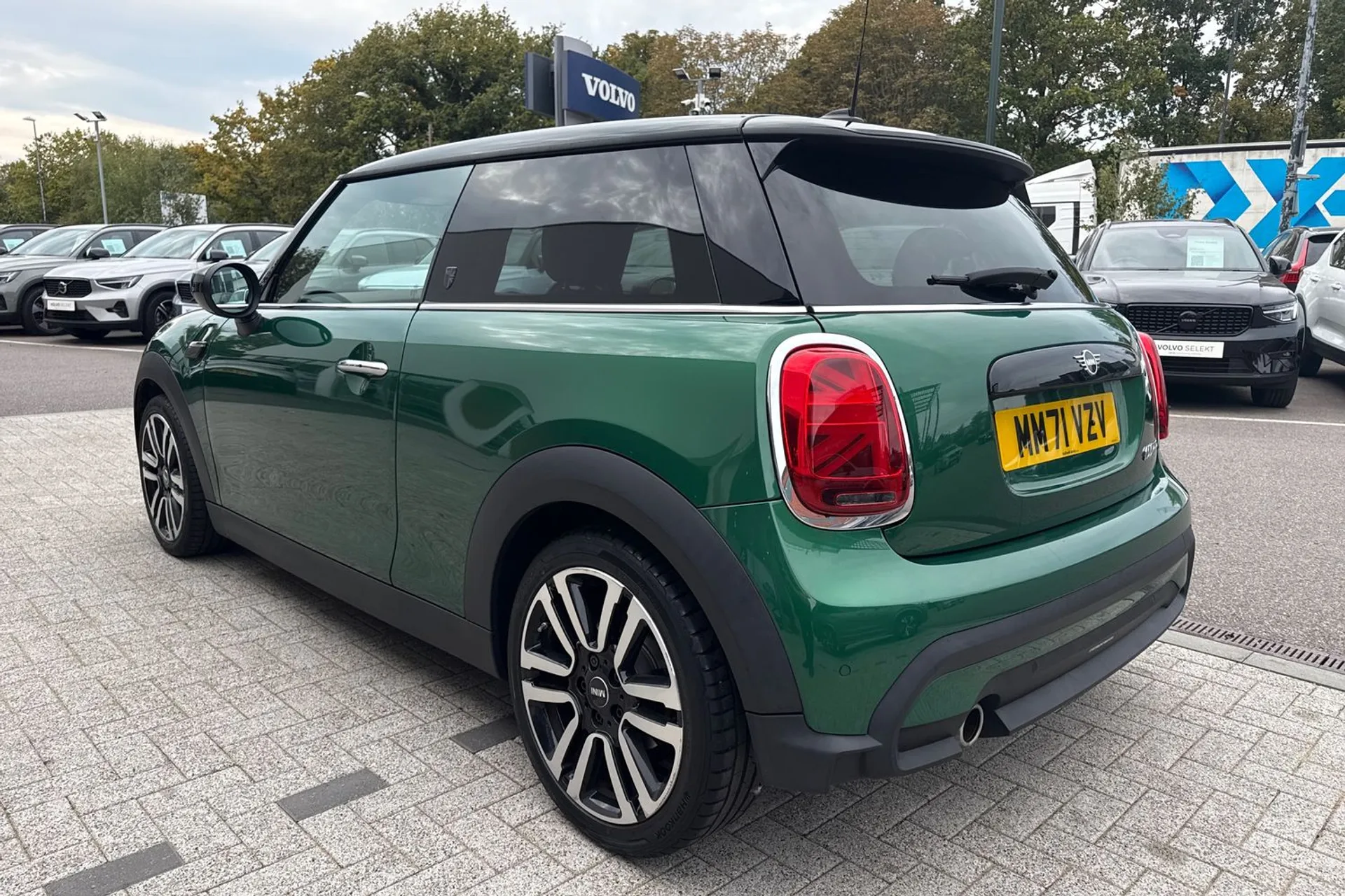 MINI HATCHBACK thumbnail image number 9