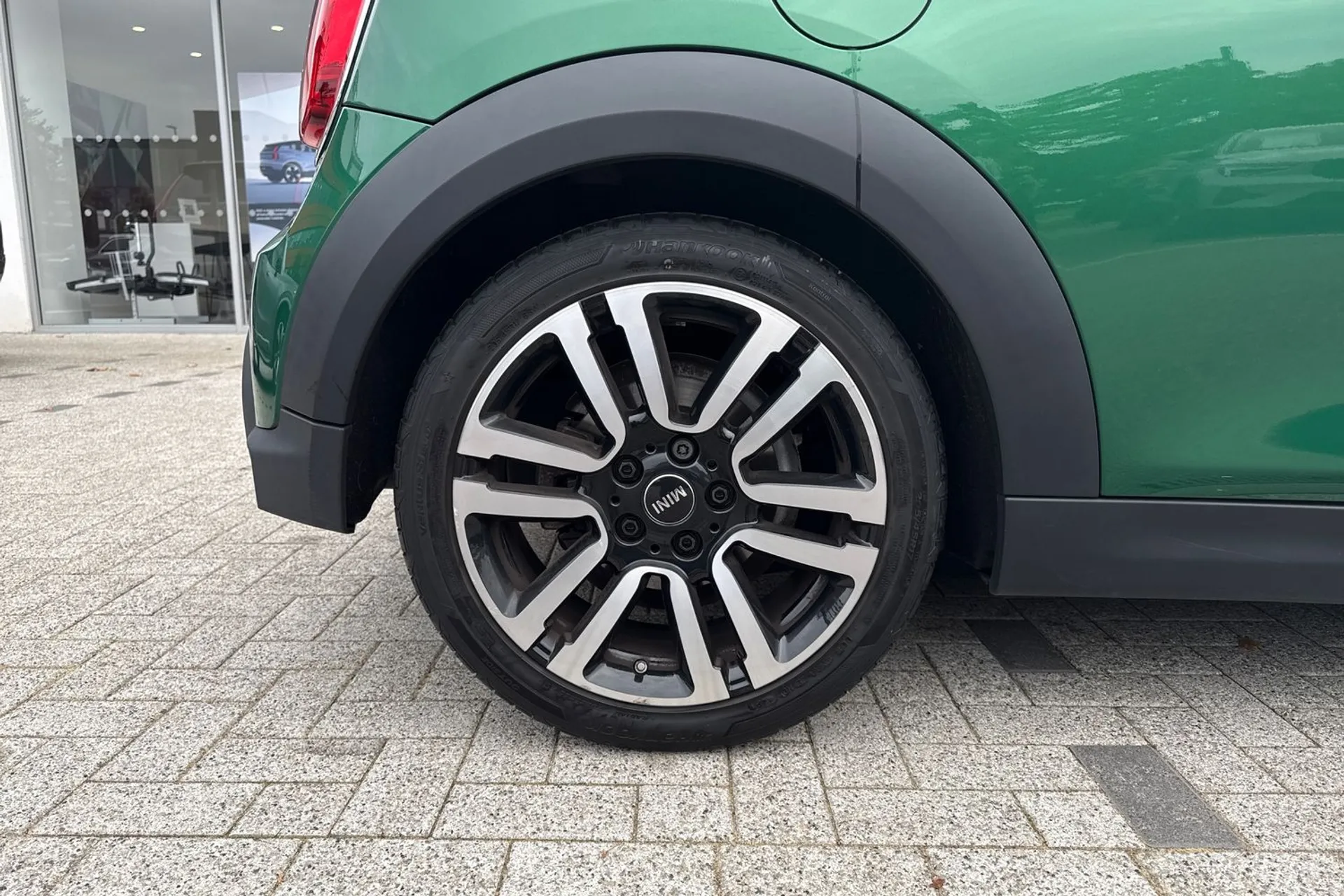 MINI HATCHBACK thumbnail image number 13