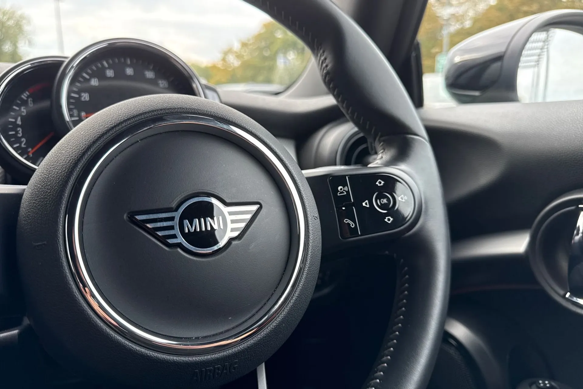 MINI HATCHBACK thumbnail image number 34
