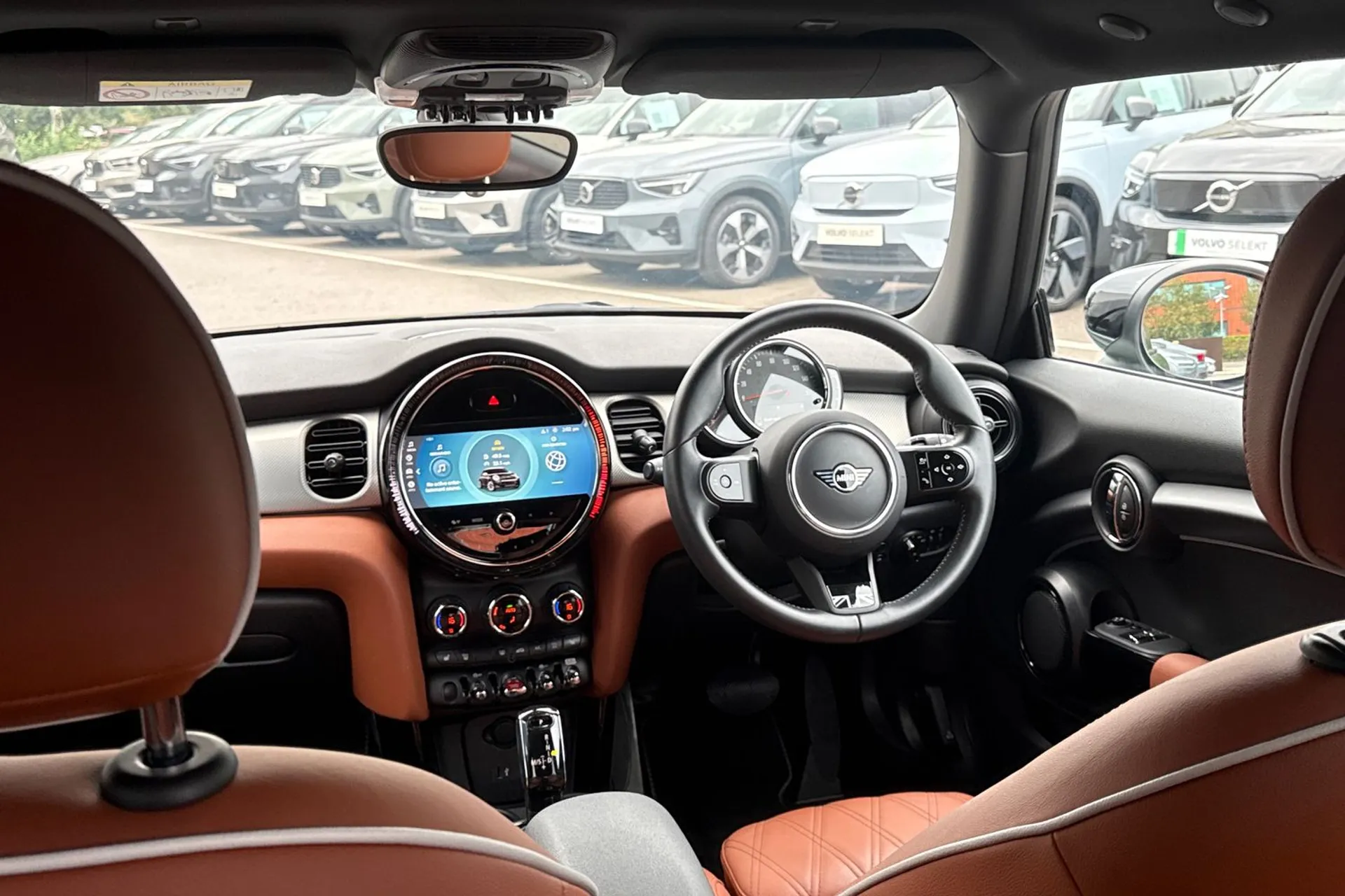 MINI HATCHBACK thumbnail image number 31