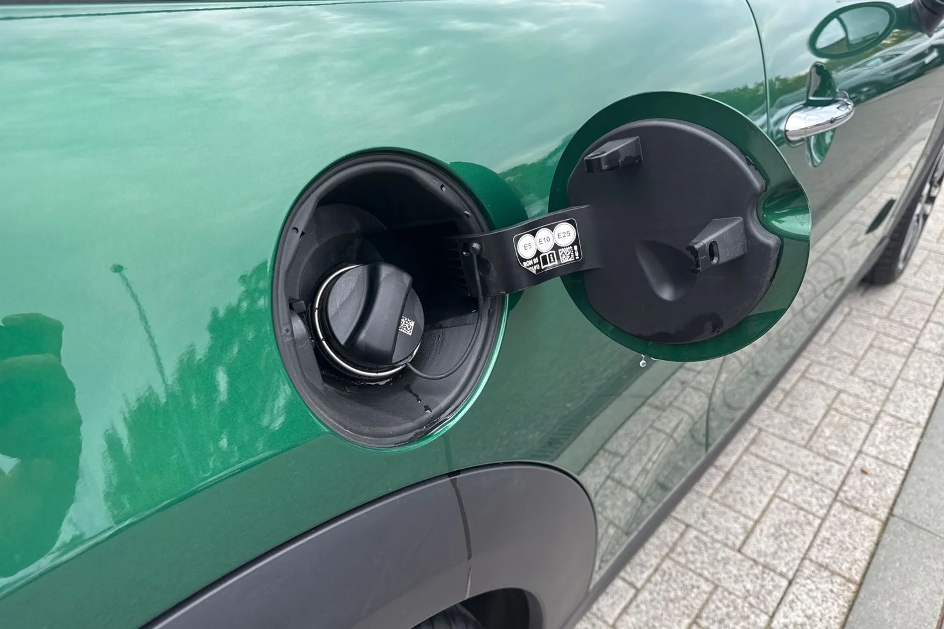 MINI HATCHBACK thumbnail image number 18