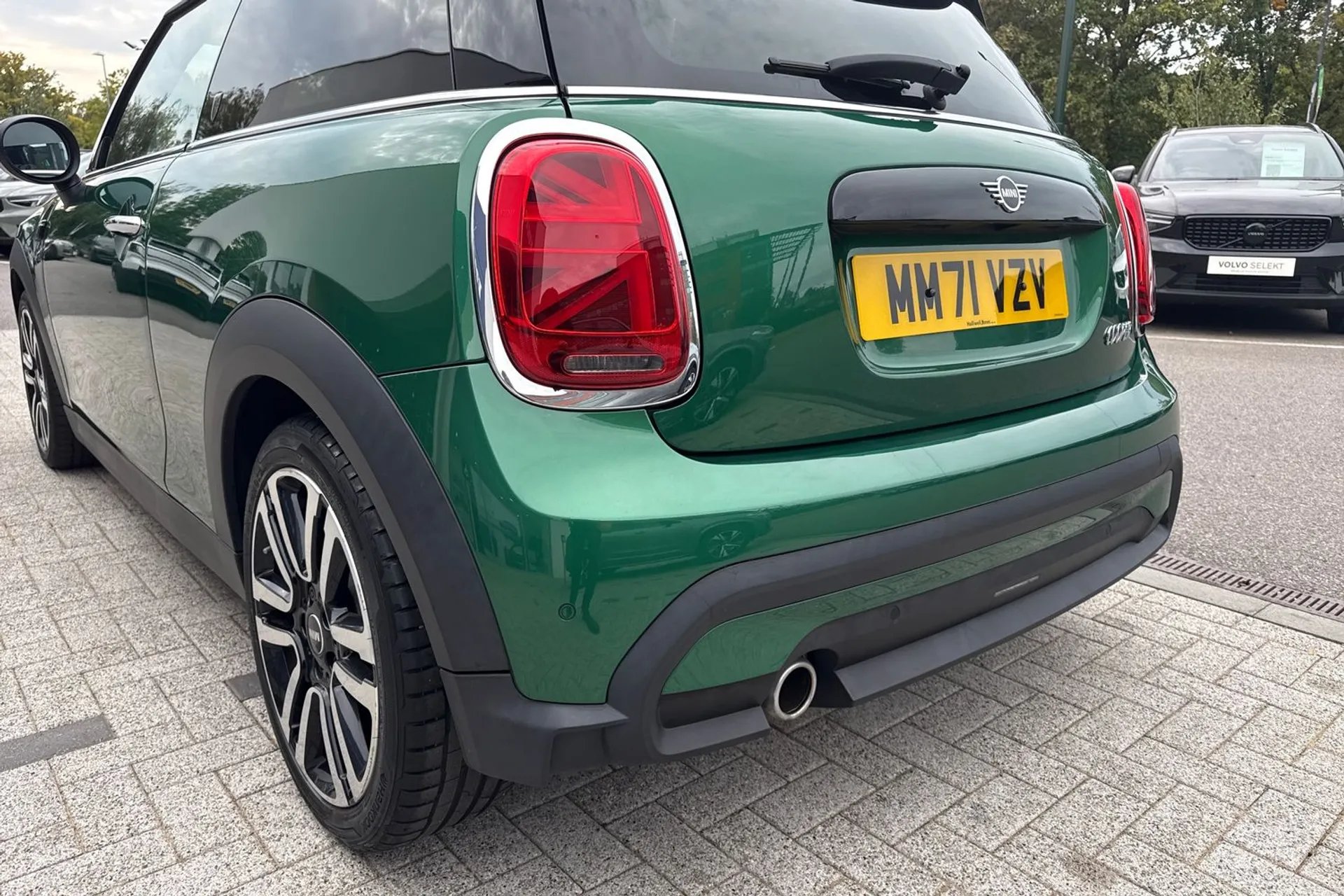MINI HATCHBACK thumbnail image number 17