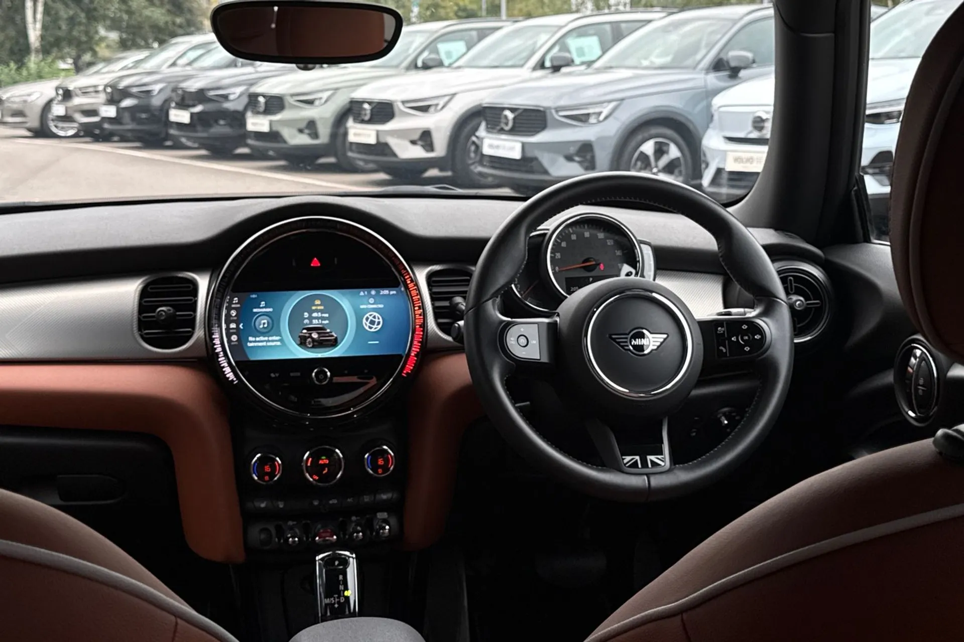 MINI HATCHBACK thumbnail image number 32