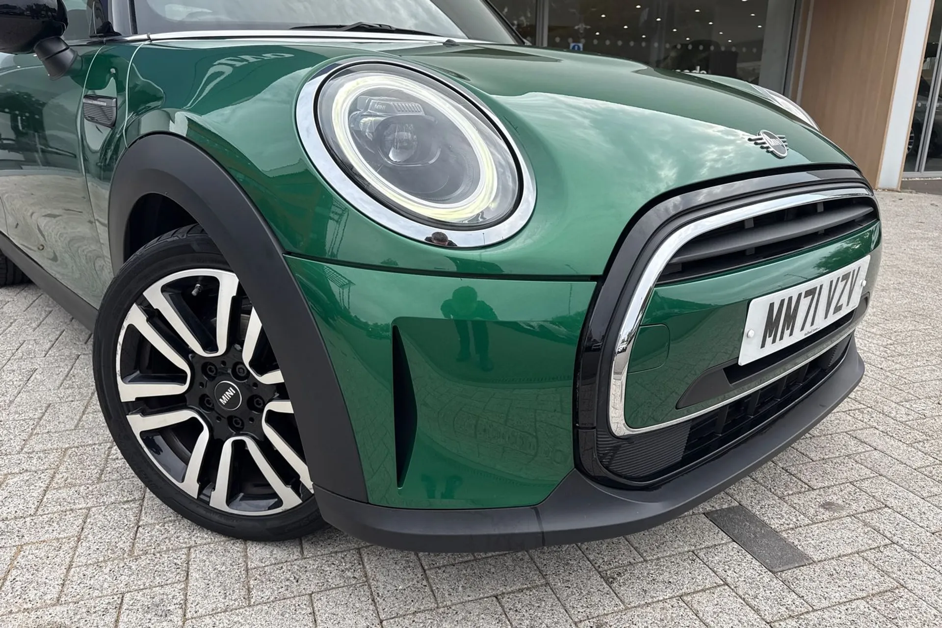 MINI HATCHBACK thumbnail image number 6