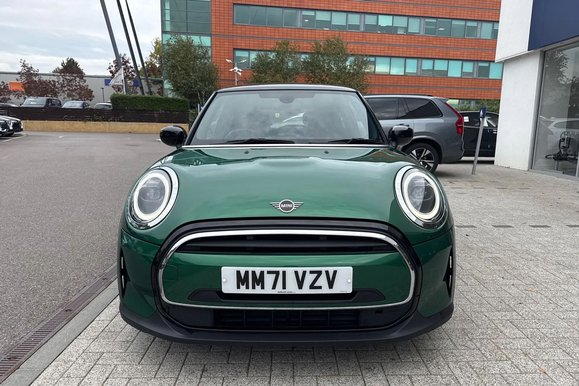 MINI HATCHBACK thumbnail image number 12