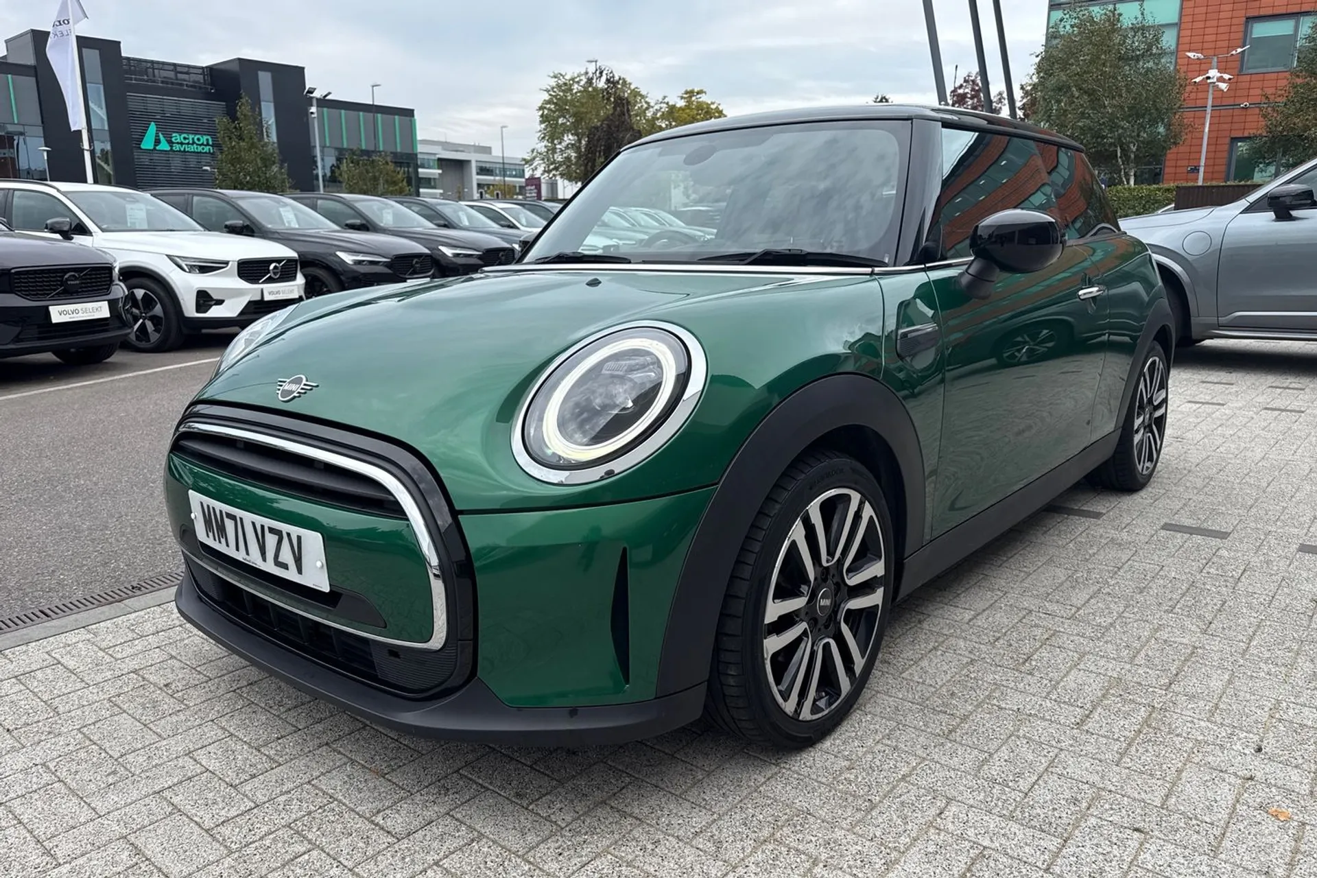 MINI HATCHBACK thumbnail image number 11