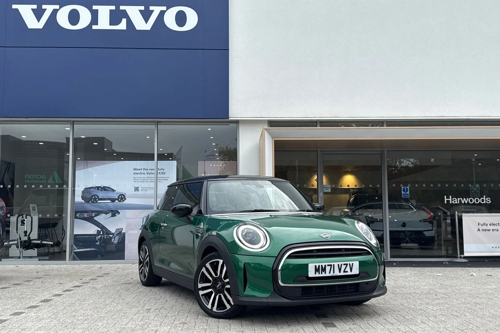 MINI HATCHBACK focused image