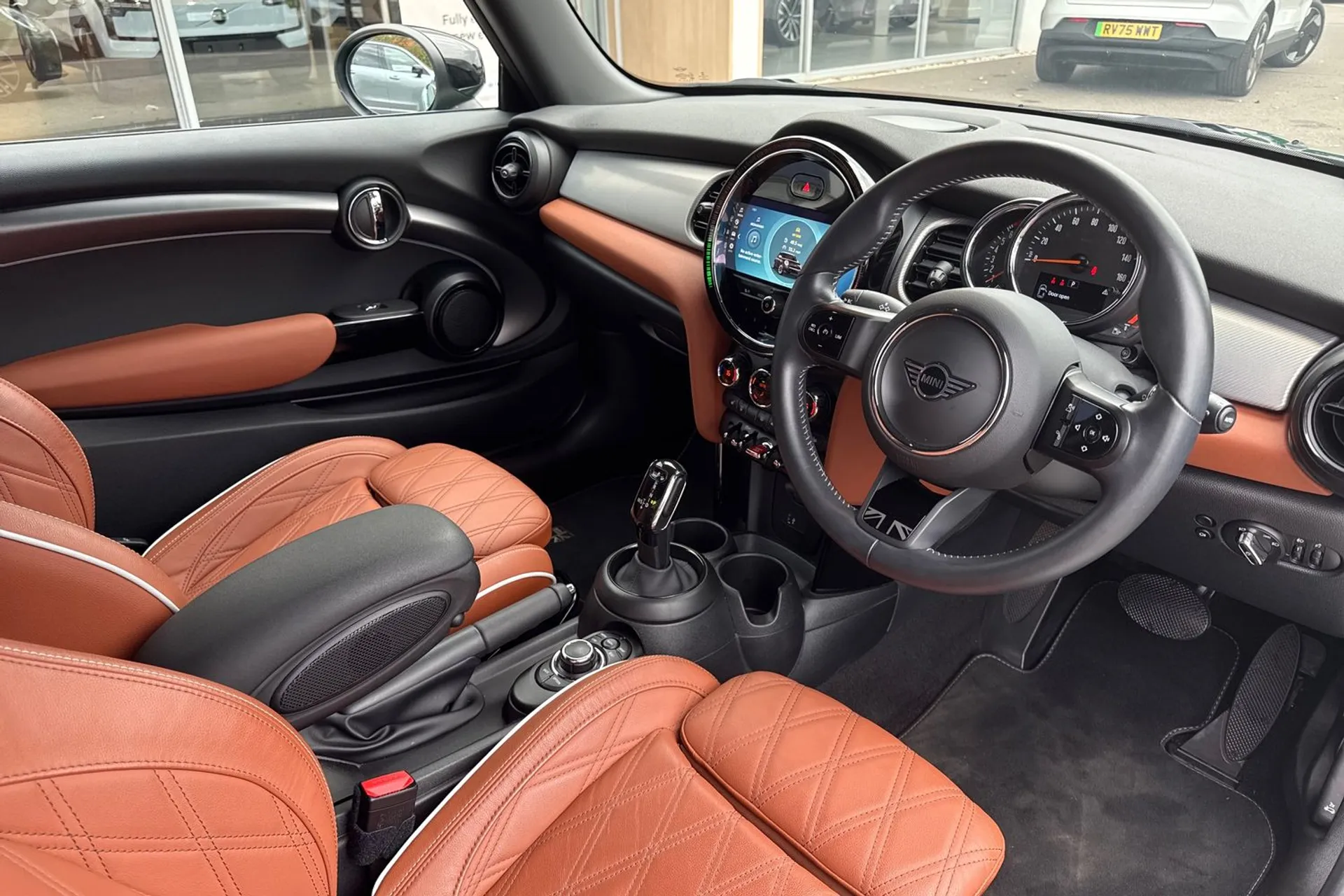 MINI HATCHBACK thumbnail image number 5