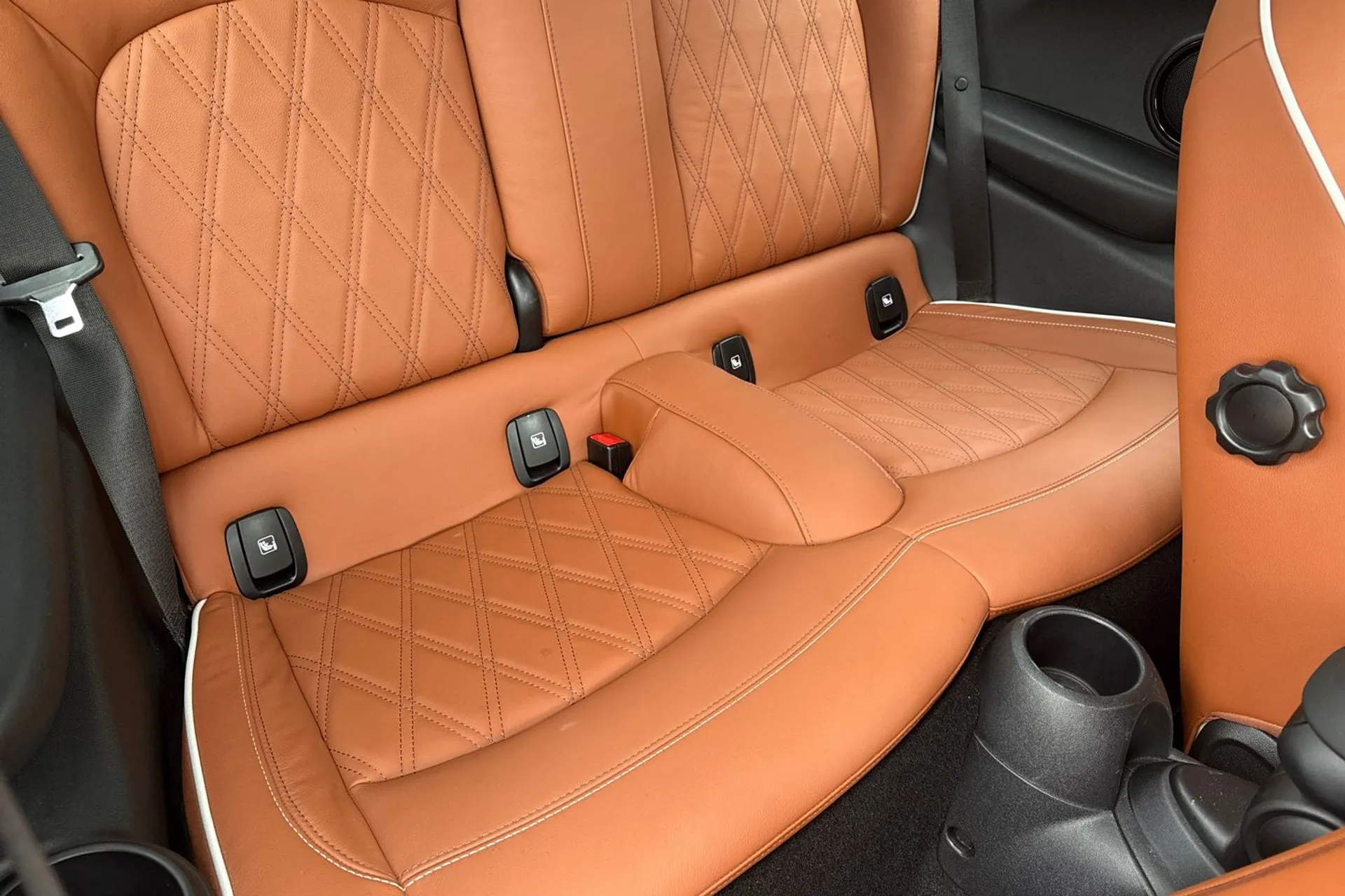 MINI HATCHBACK thumbnail image number 23