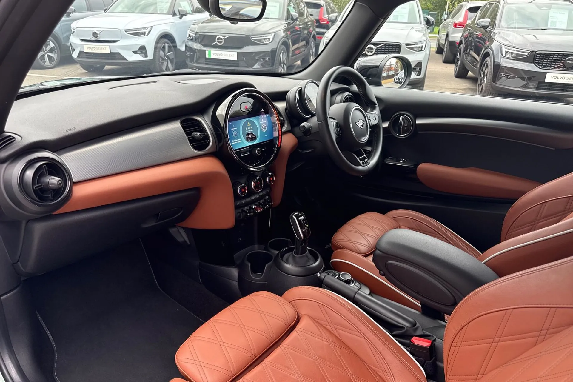 MINI HATCHBACK thumbnail image number 25