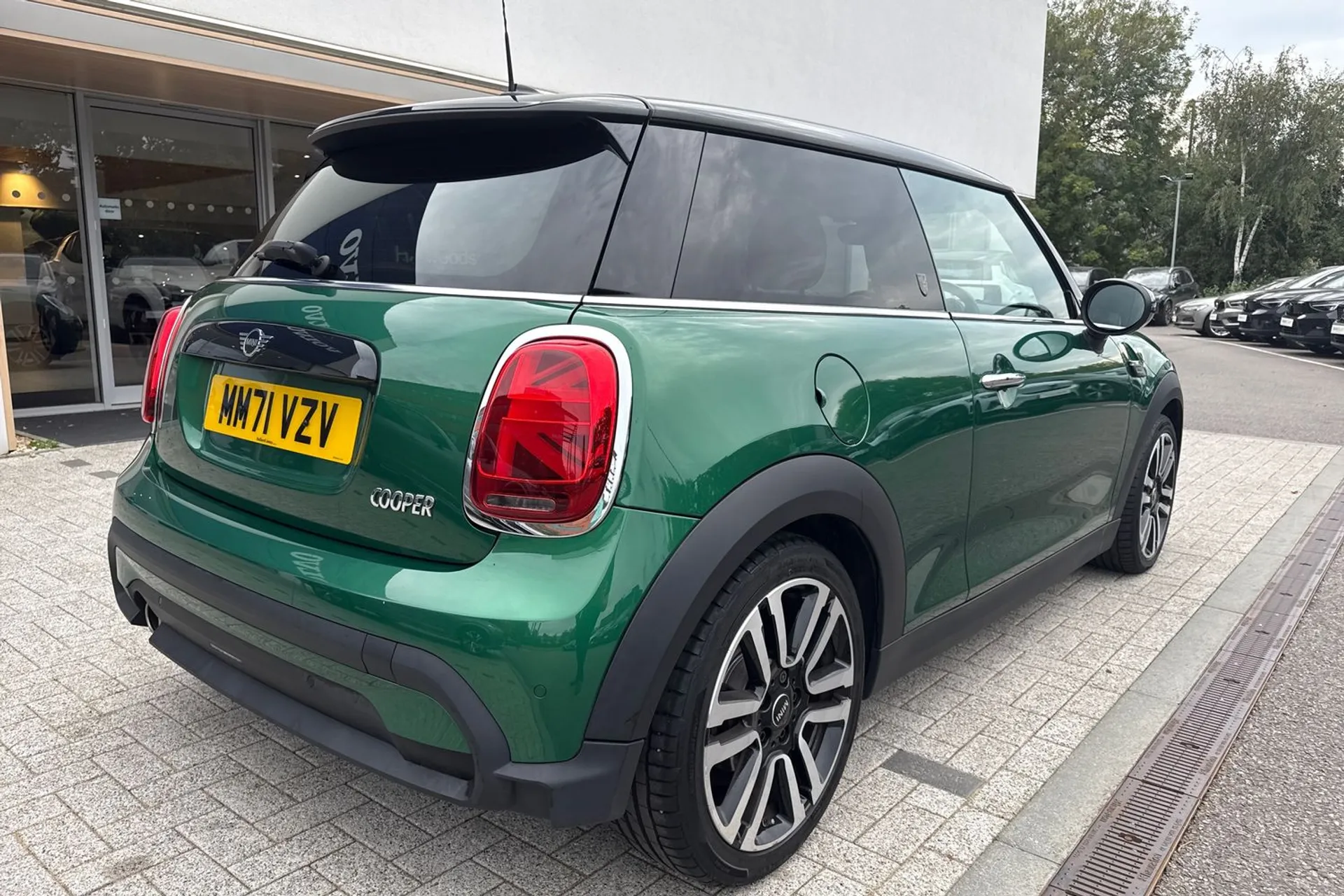 MINI HATCHBACK thumbnail image number 7