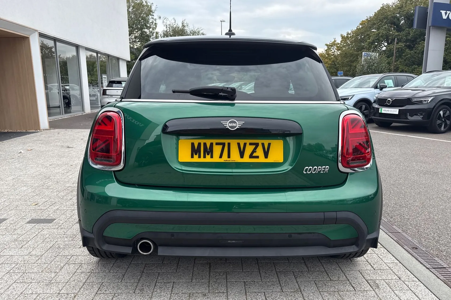 MINI HATCHBACK thumbnail image number 8