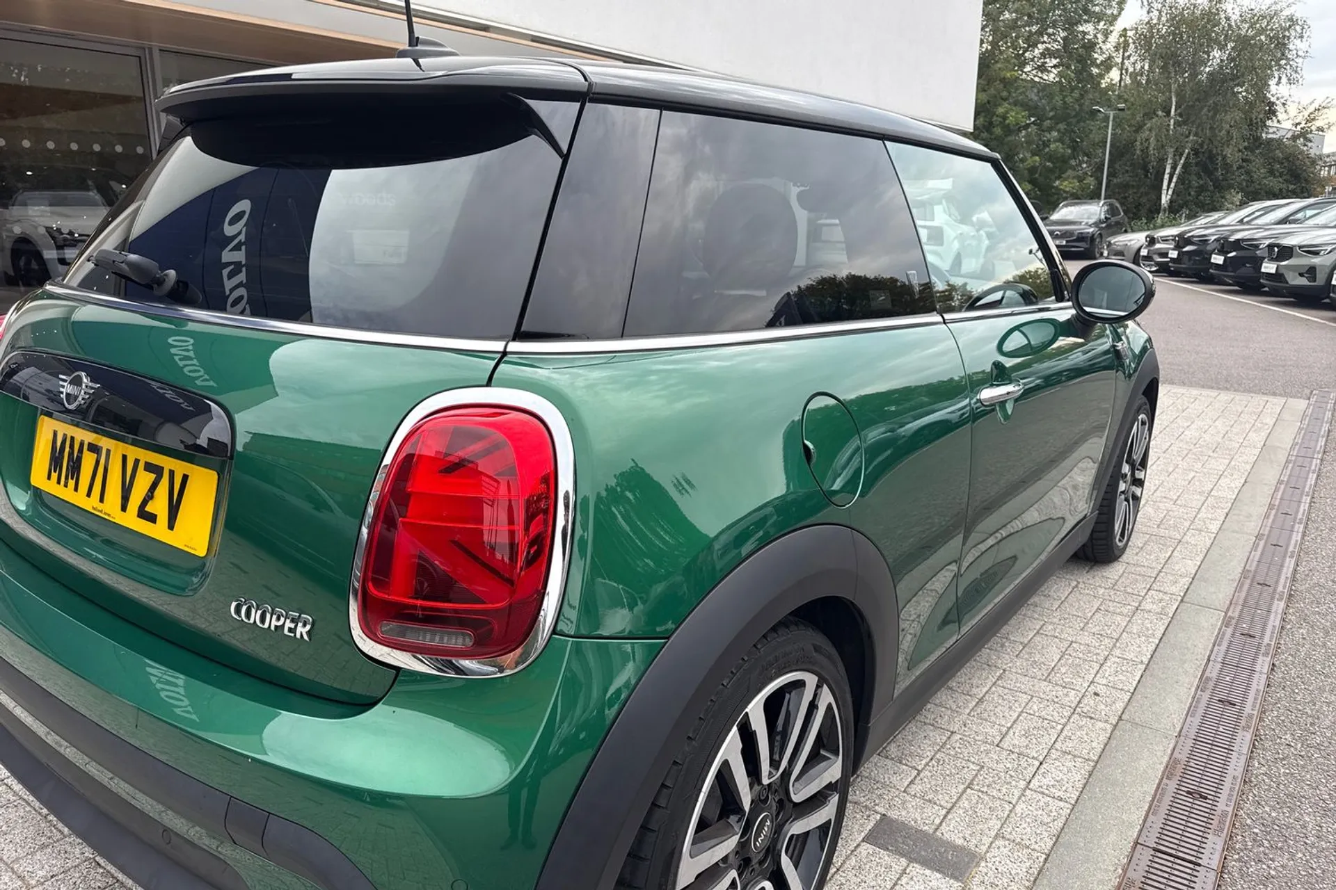 MINI HATCHBACK thumbnail image number 14