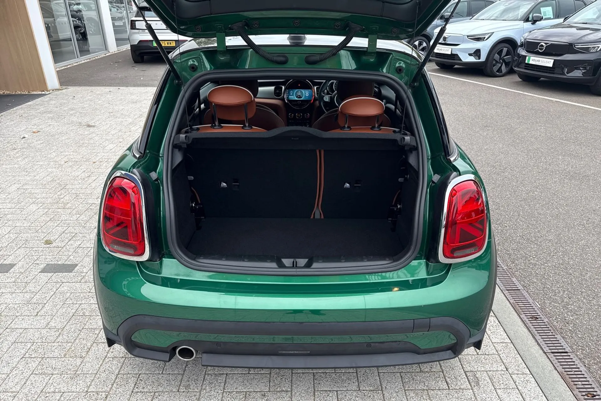 MINI HATCHBACK thumbnail image number 19