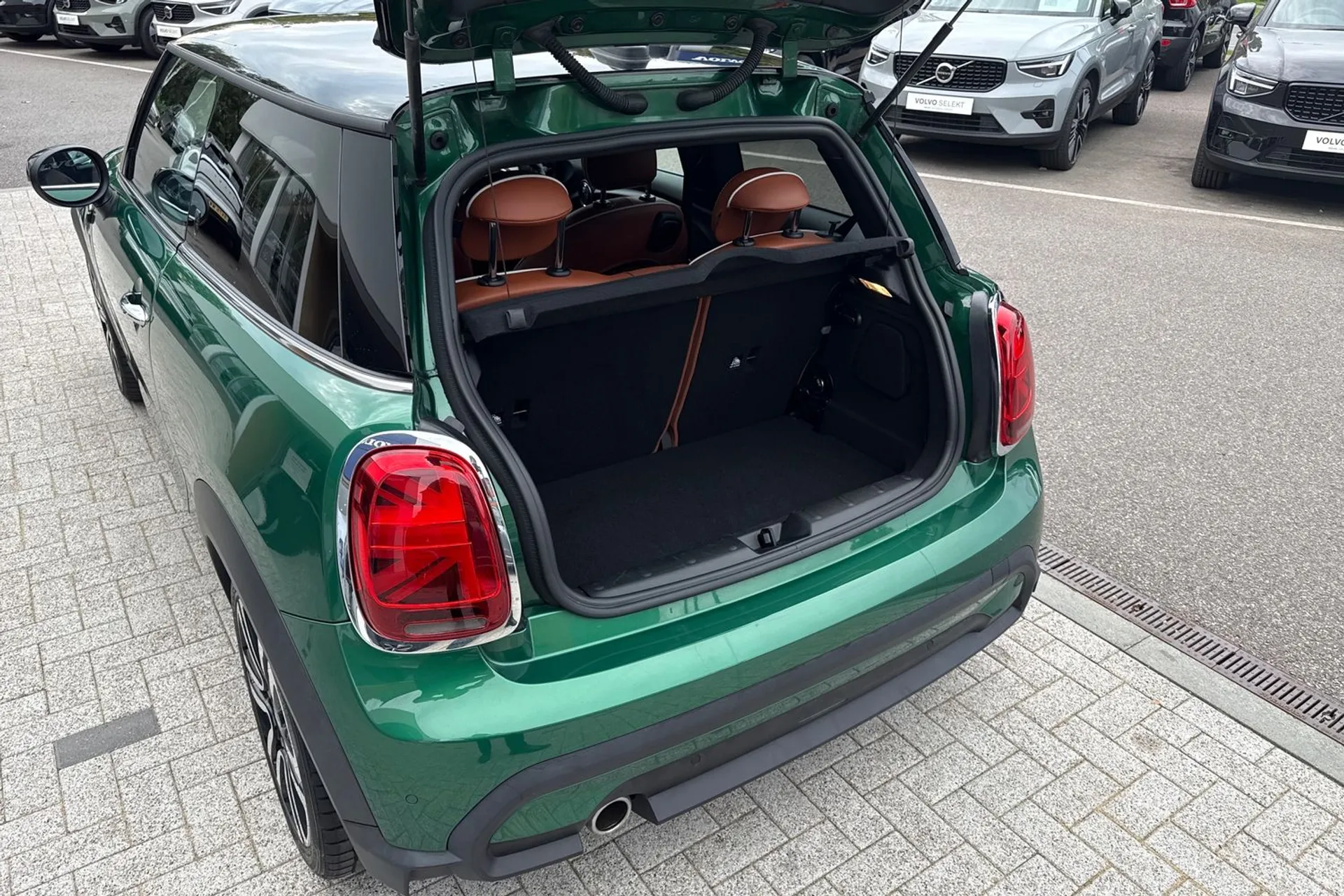 MINI HATCHBACK thumbnail image number 20