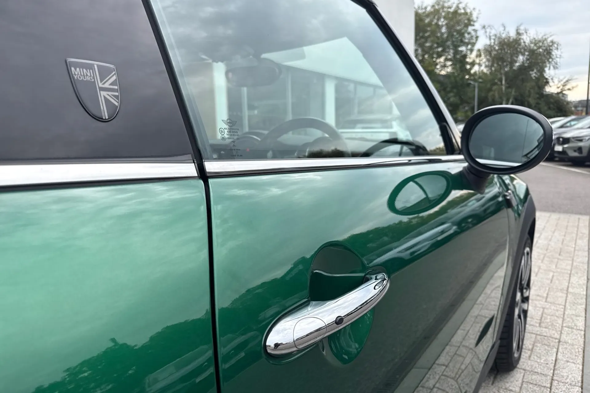 MINI HATCHBACK thumbnail image number 16