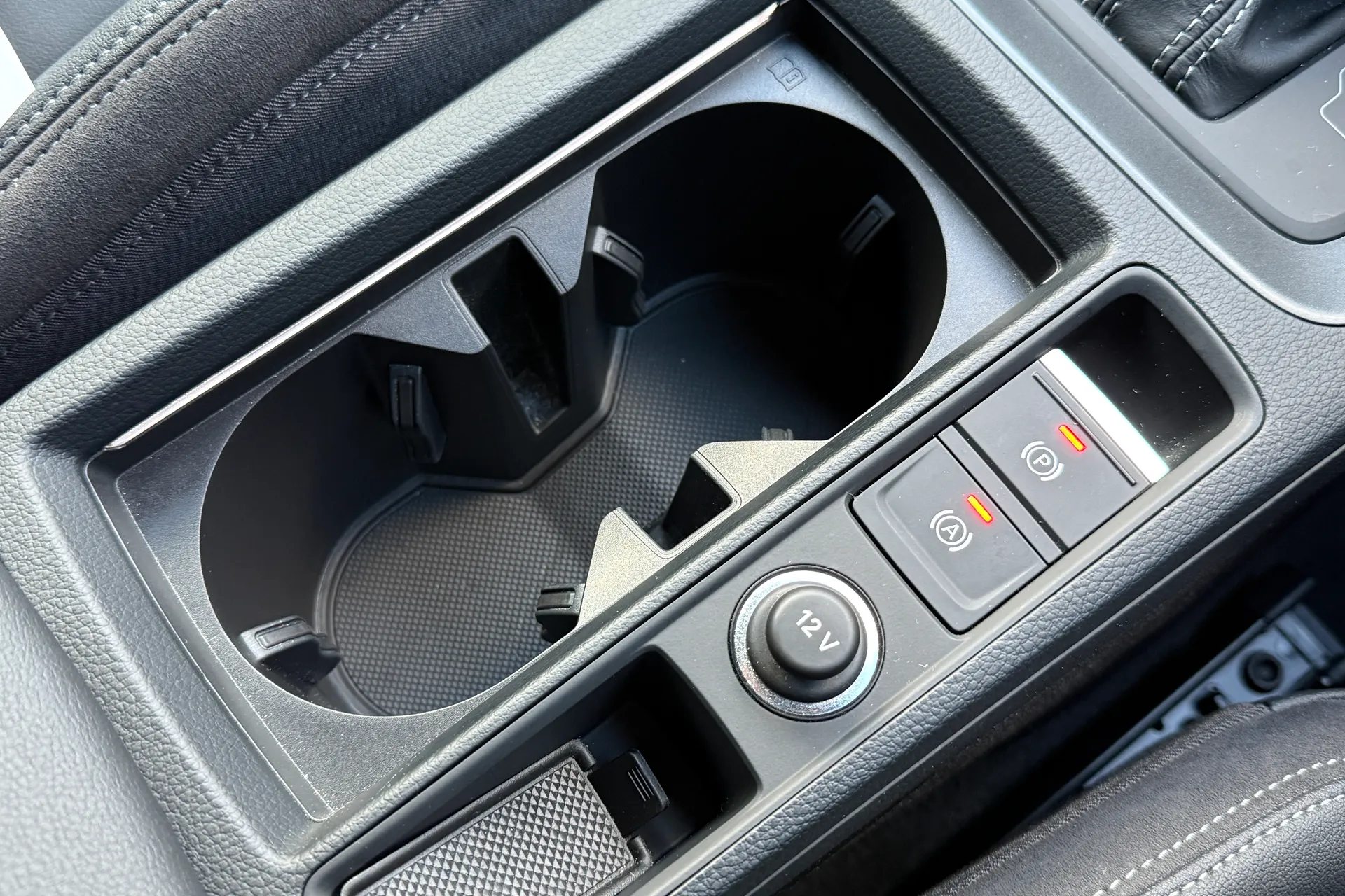 Audi Q3 thumbnail image number 30