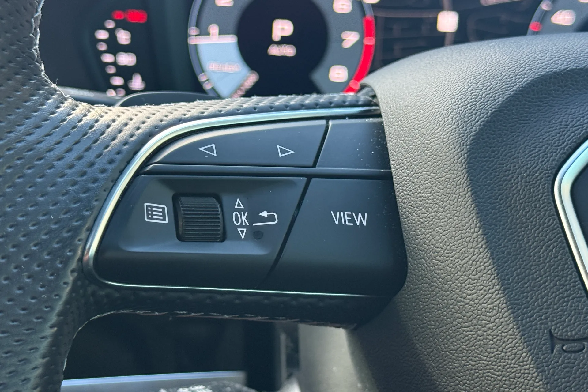 Audi Q3 thumbnail image number 11