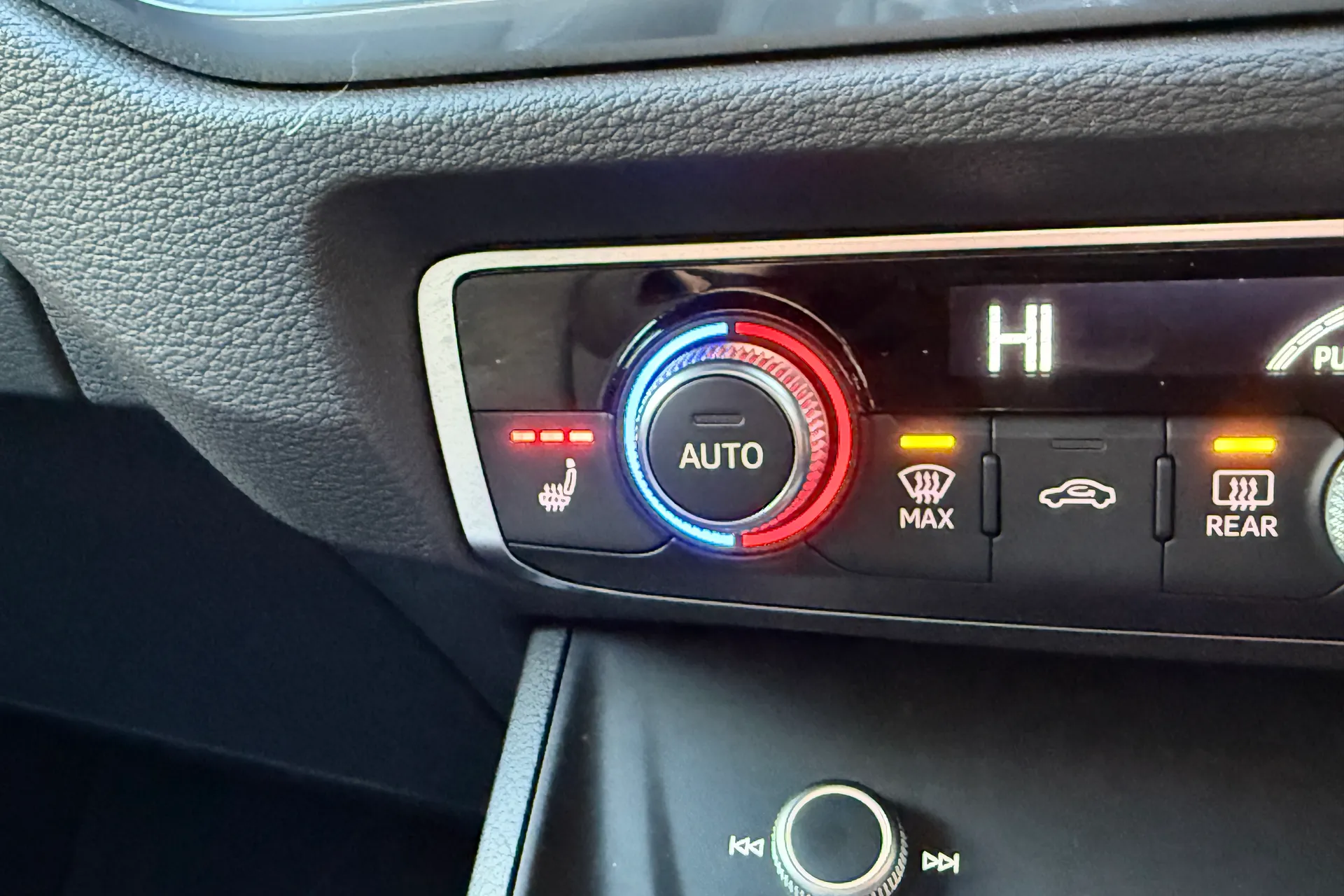 Audi Q3 thumbnail image number 6