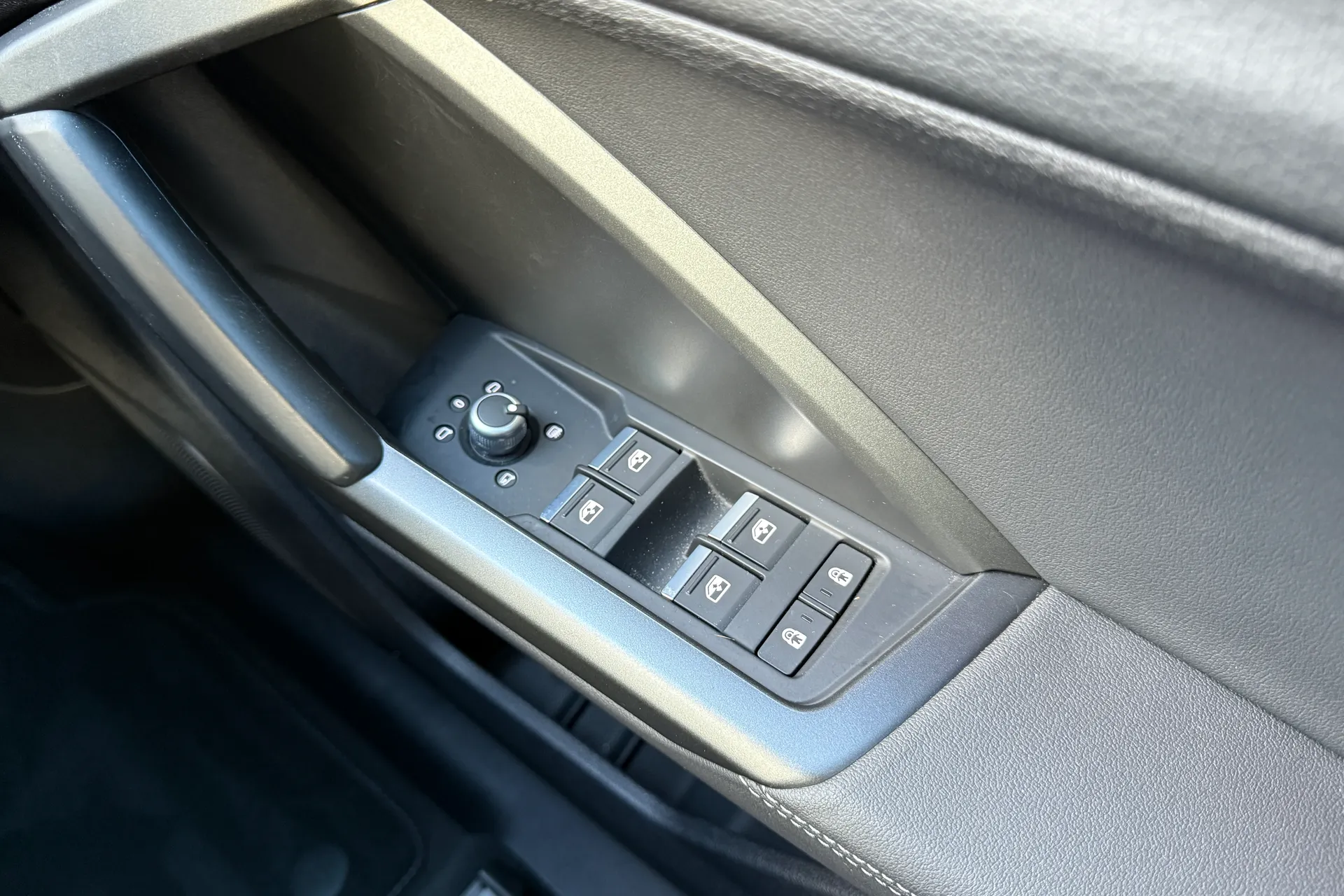 Audi Q3 thumbnail image number 36