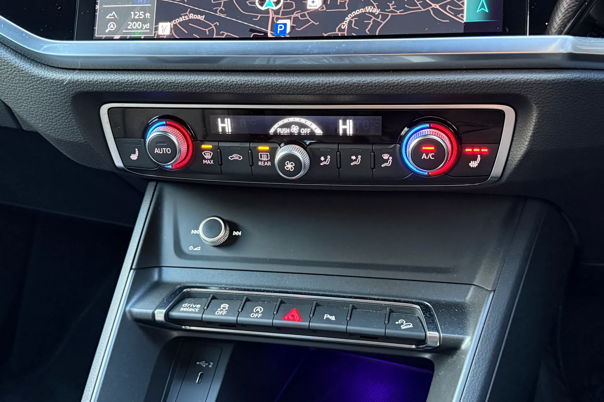 Audi Q3 thumbnail image number 22