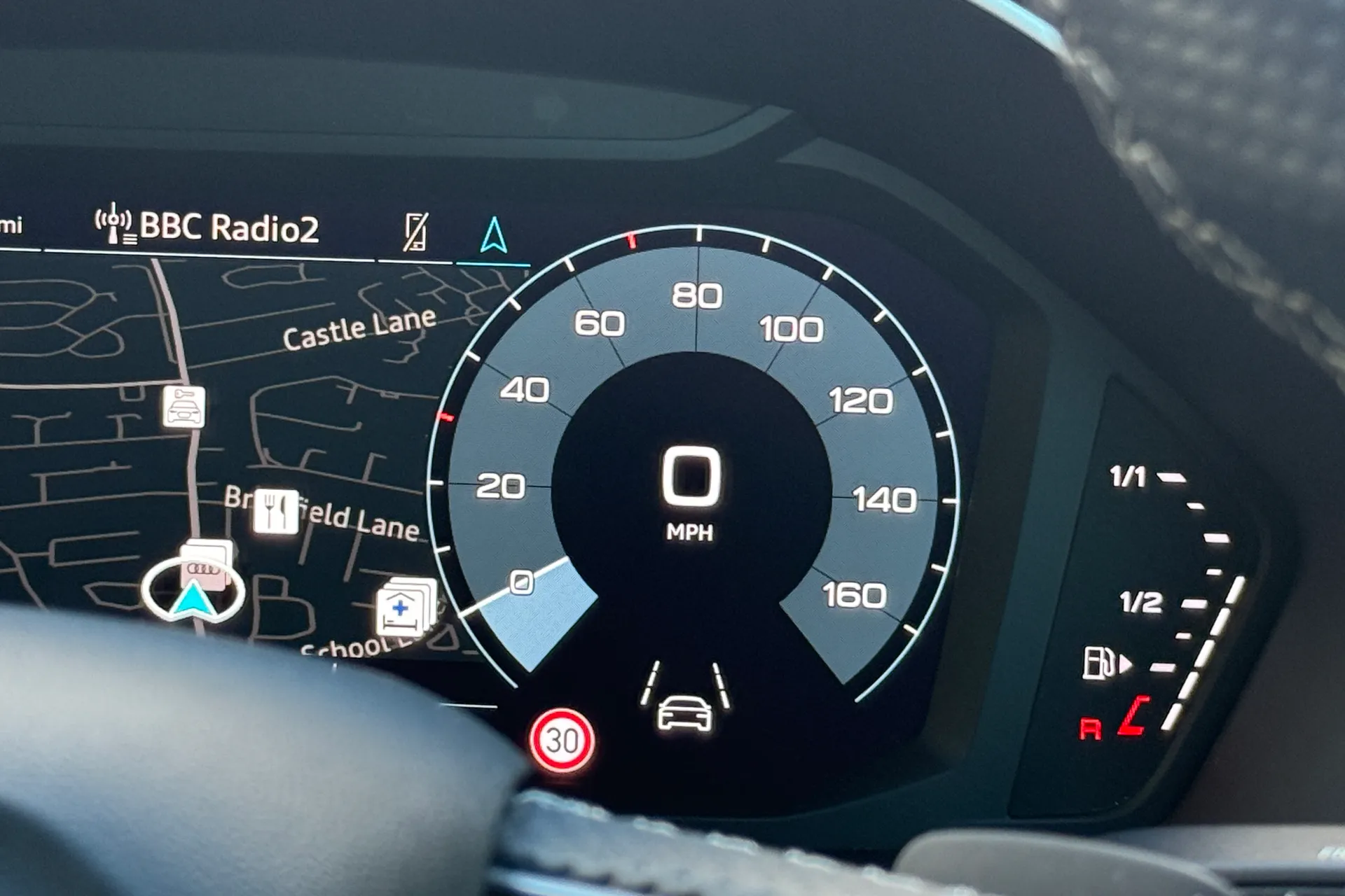 Audi Q3 thumbnail image number 17