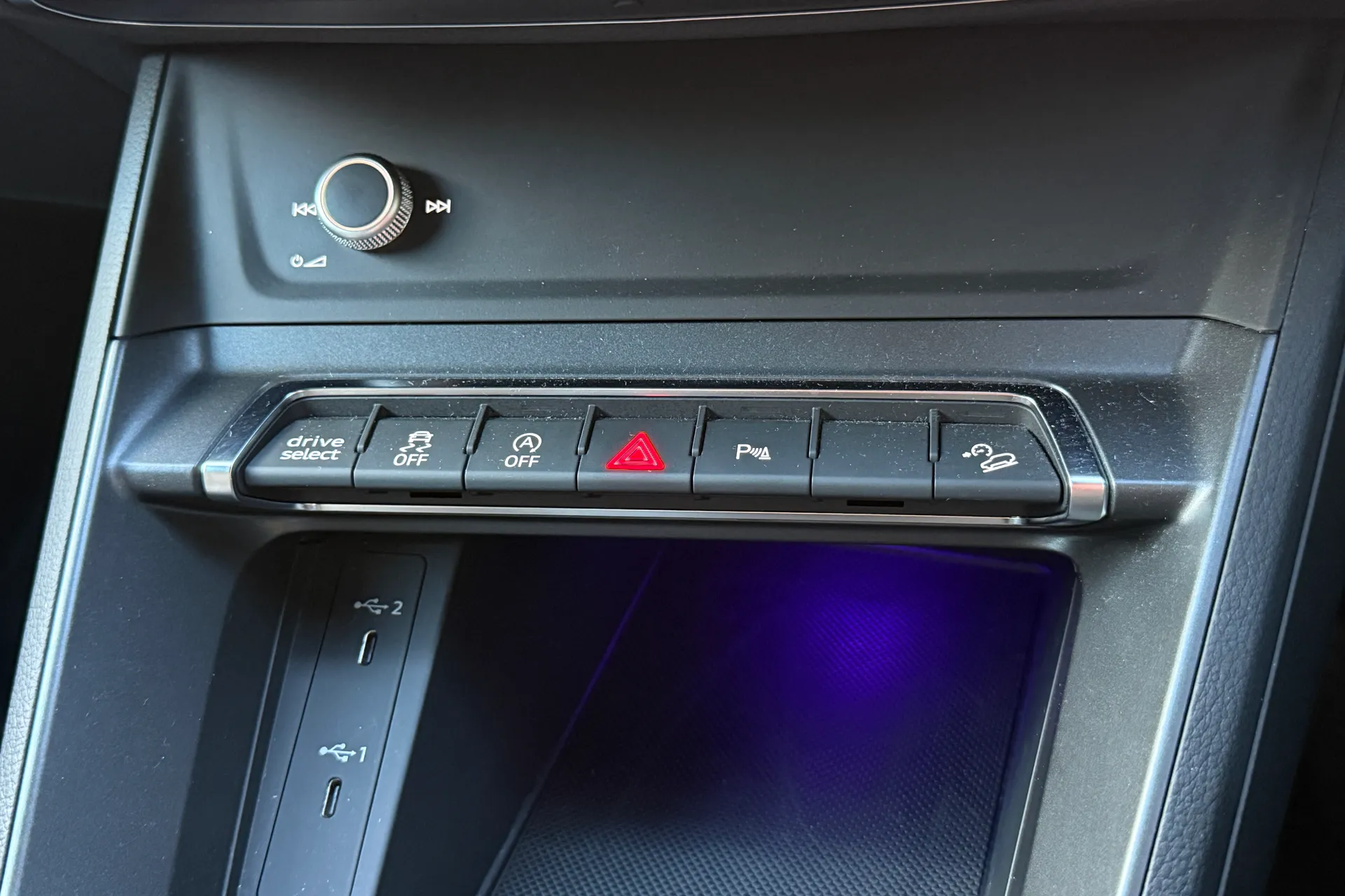 Audi Q3 thumbnail image number 24