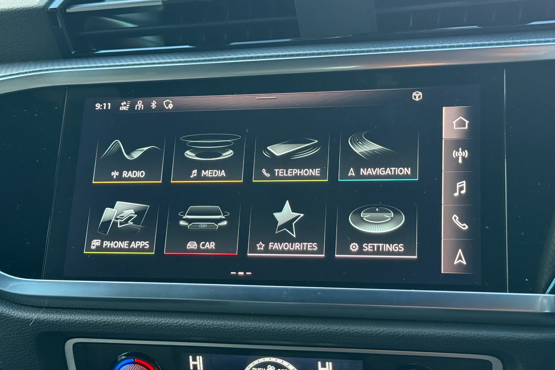 Audi Q3 thumbnail image number 19