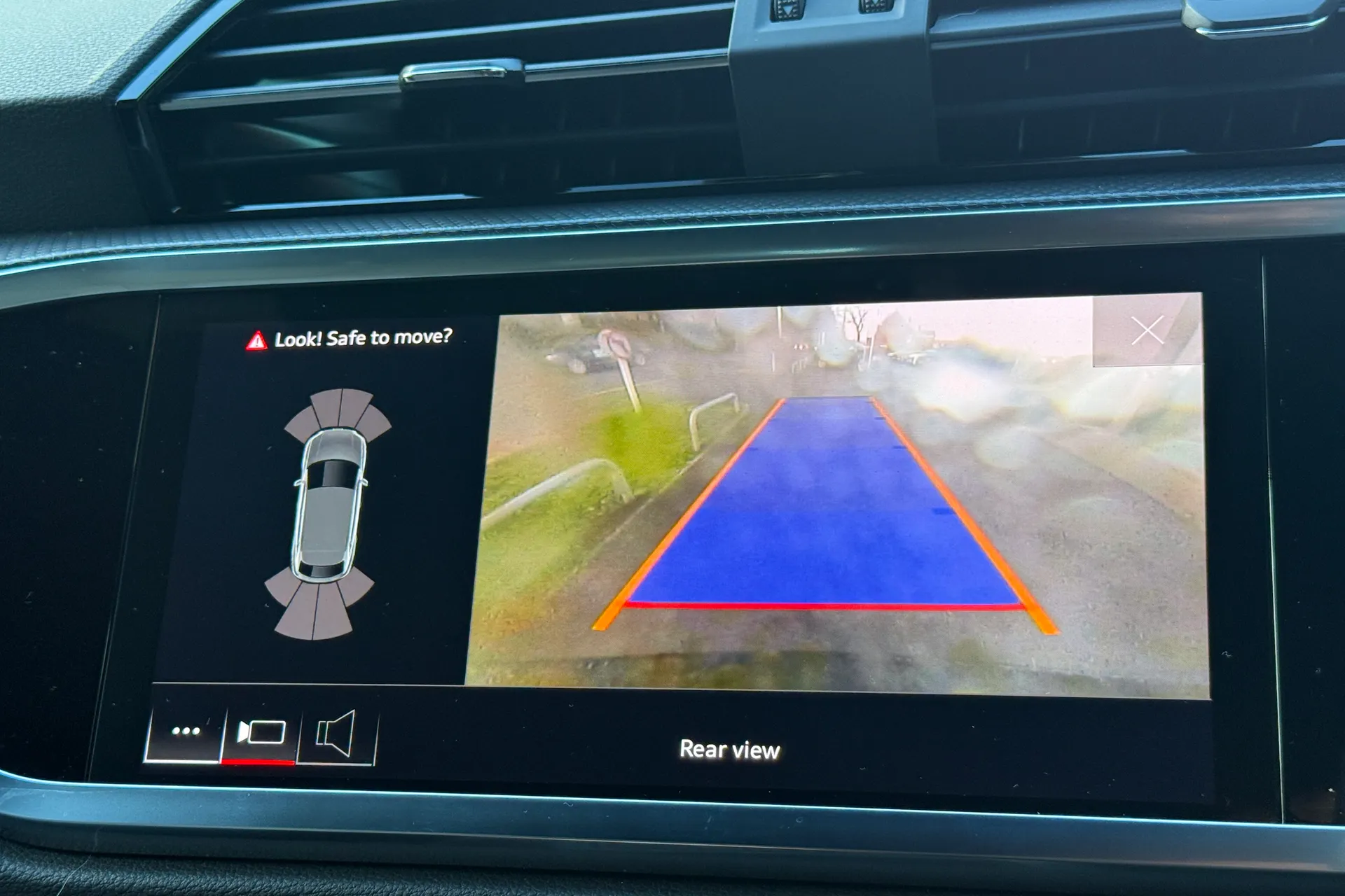 Audi Q3 thumbnail image number 5