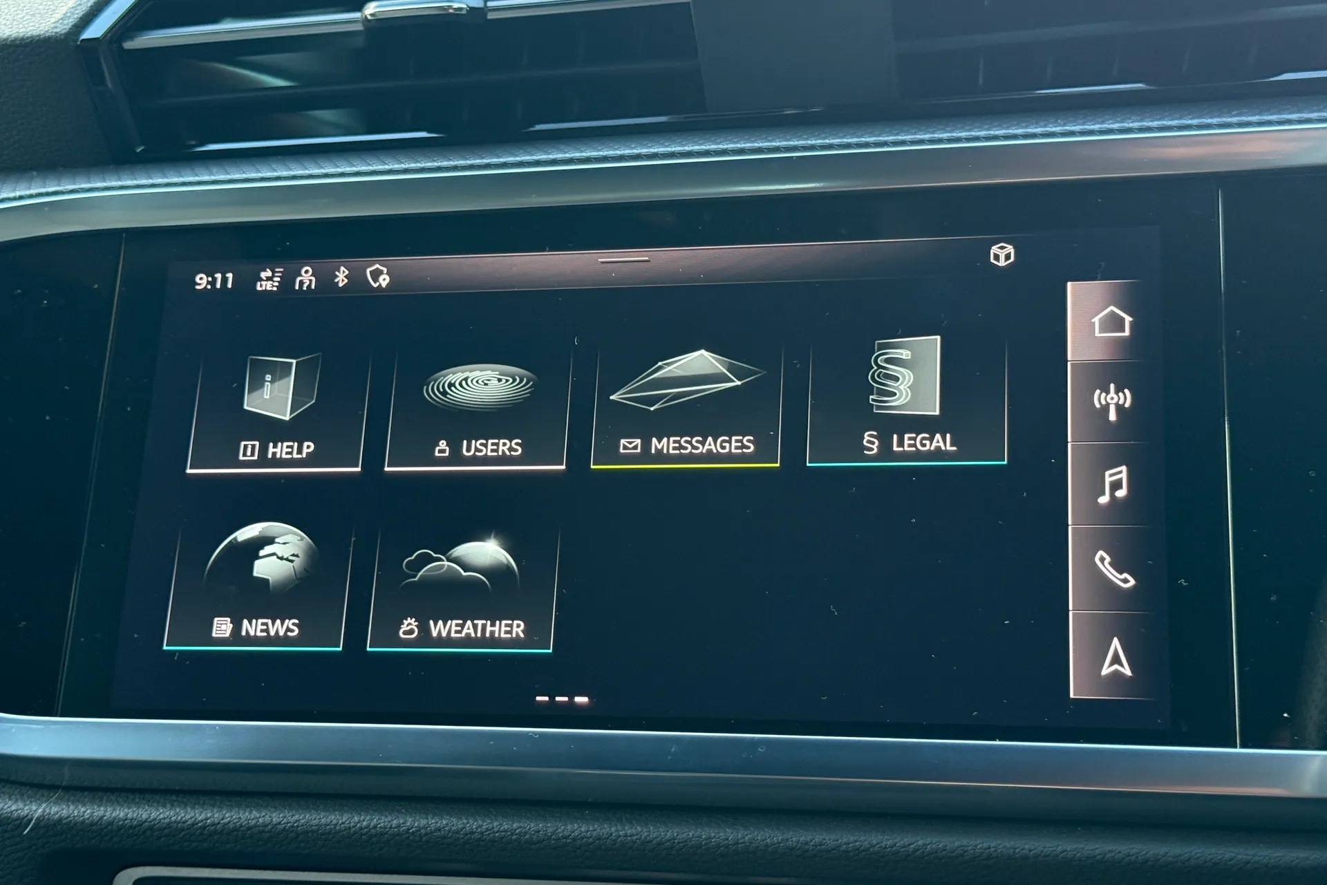 Audi Q3 thumbnail image number 21