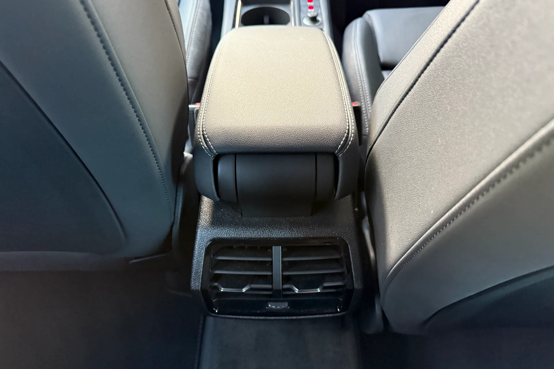 Audi Q3 thumbnail image number 44