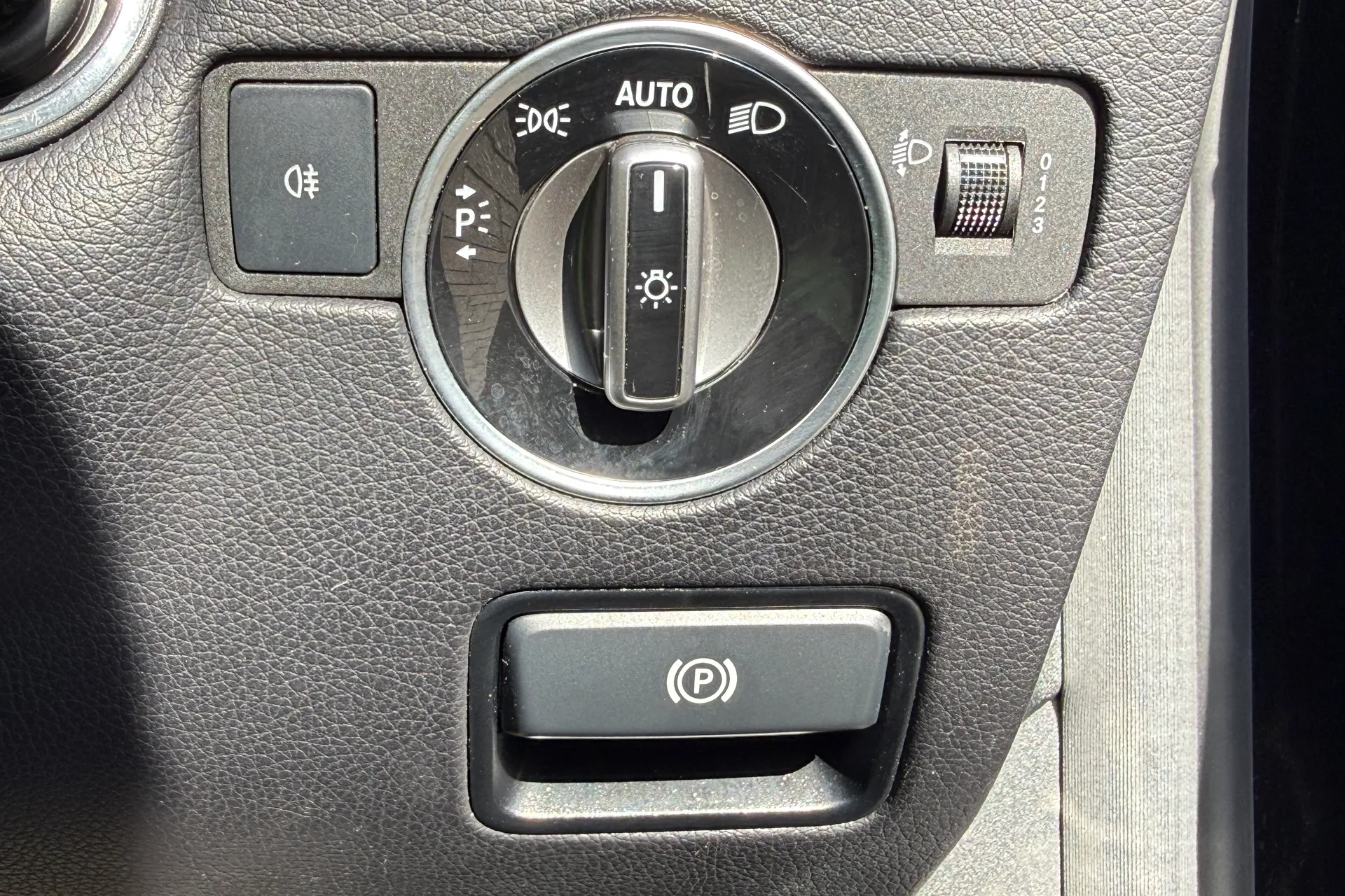 MERCEDES-BENZ SLC thumbnail image number 16