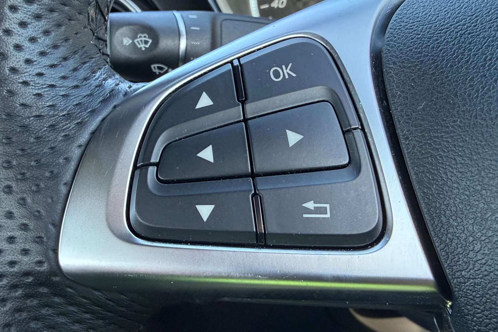 MERCEDES-BENZ SLC thumbnail image number 14