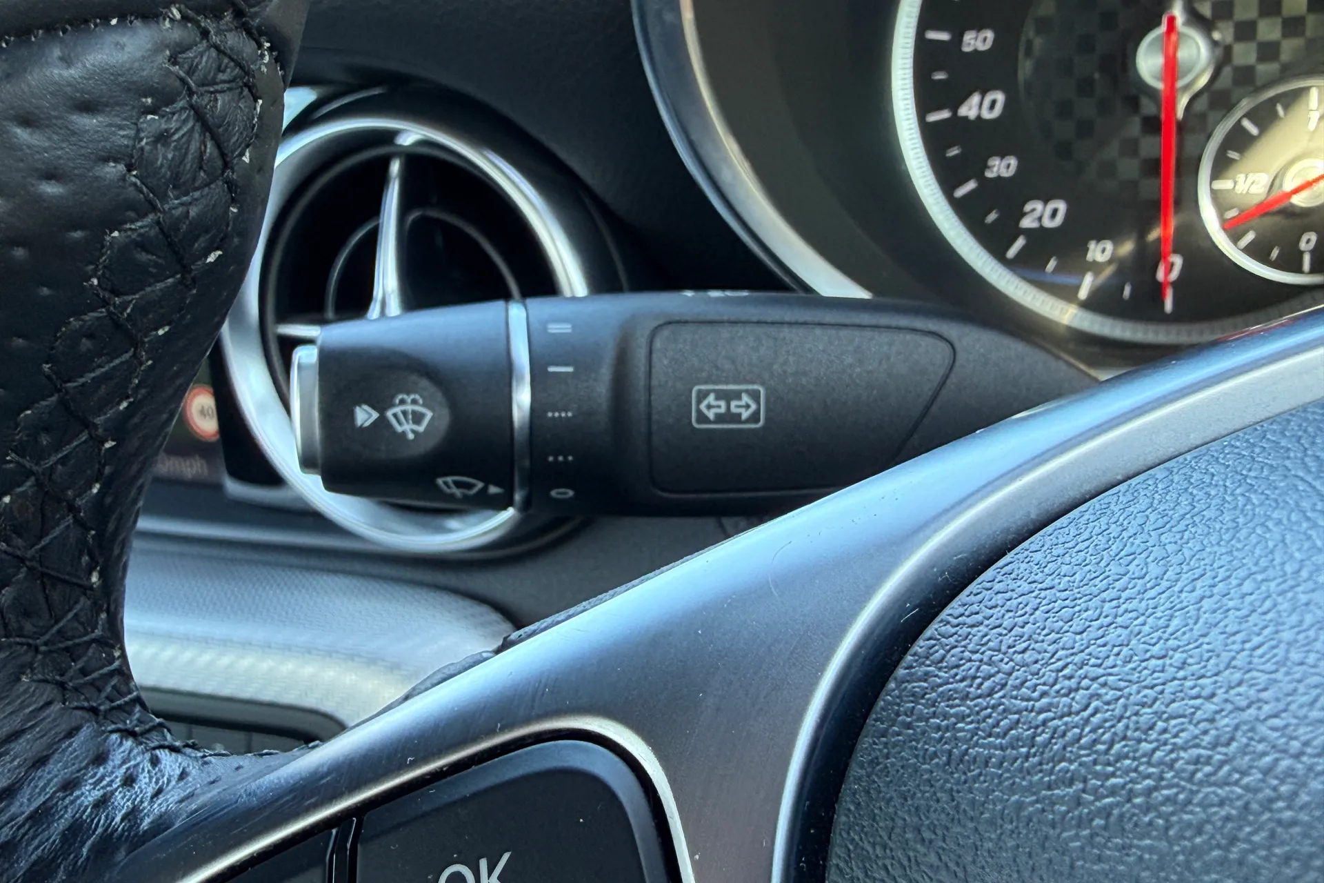 MERCEDES-BENZ SLC thumbnail image number 11