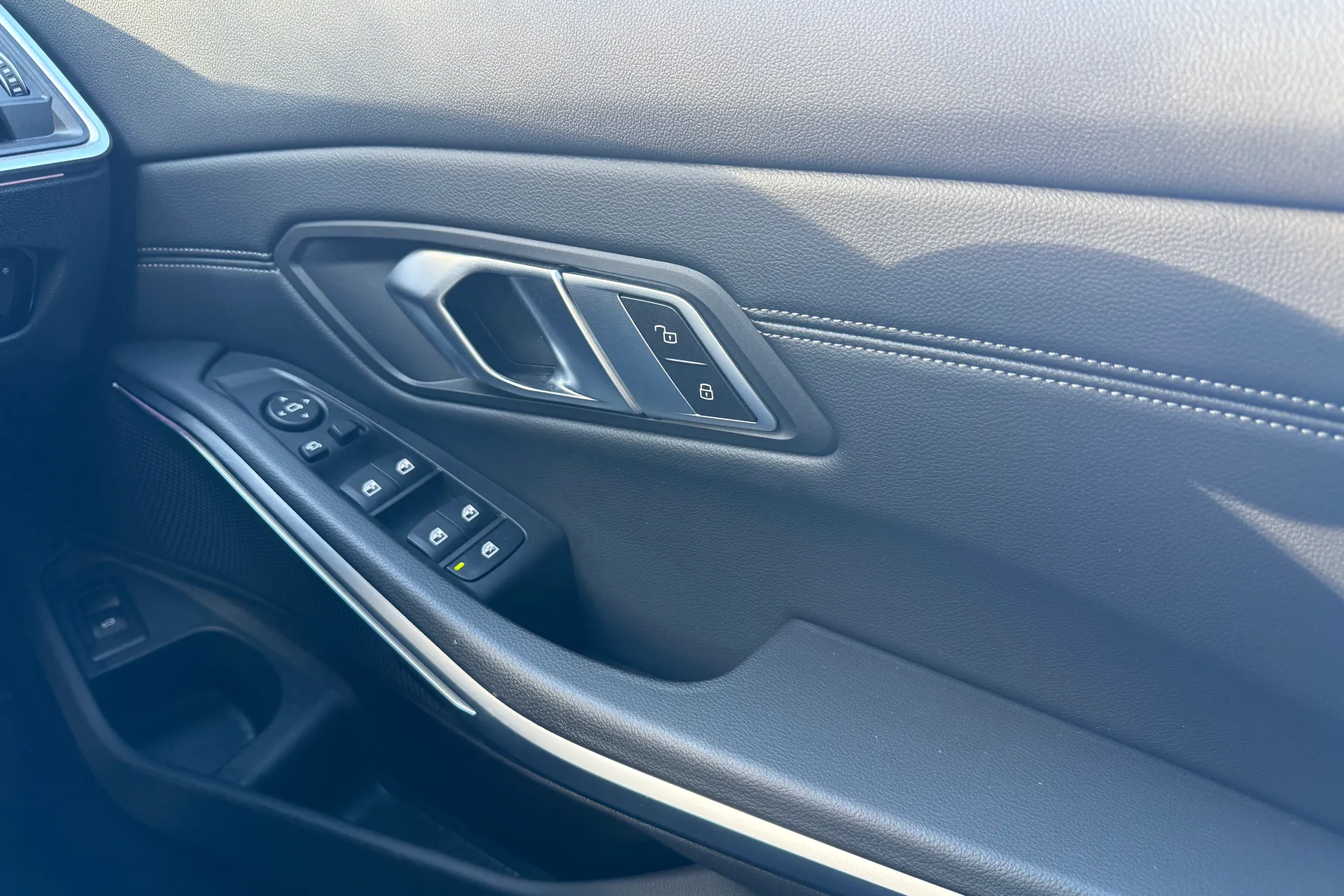 BMW 3 SERIES thumbnail image number 30