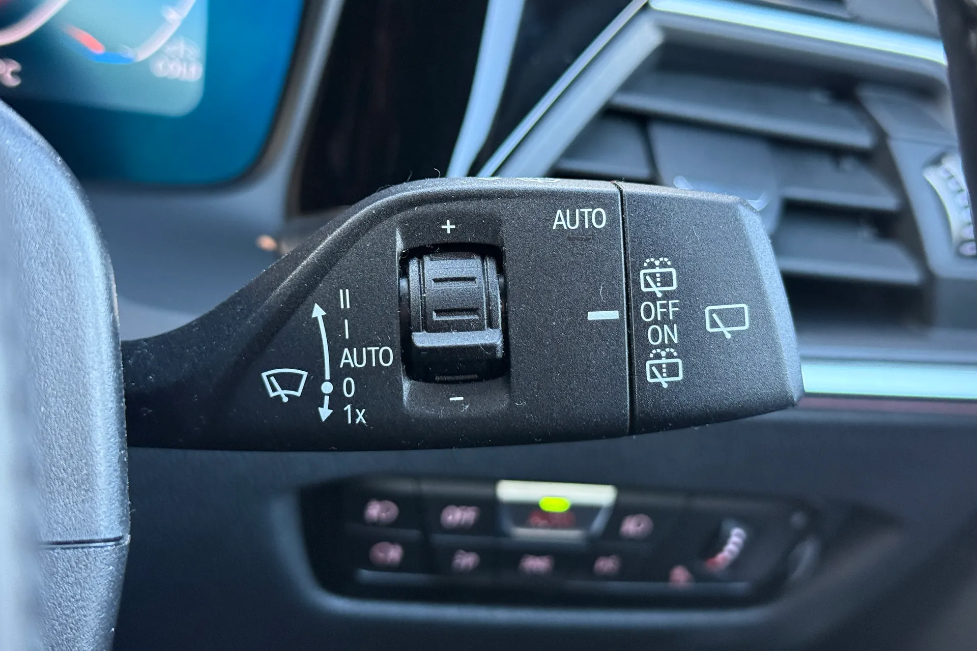 BMW 3 SERIES thumbnail image number 35