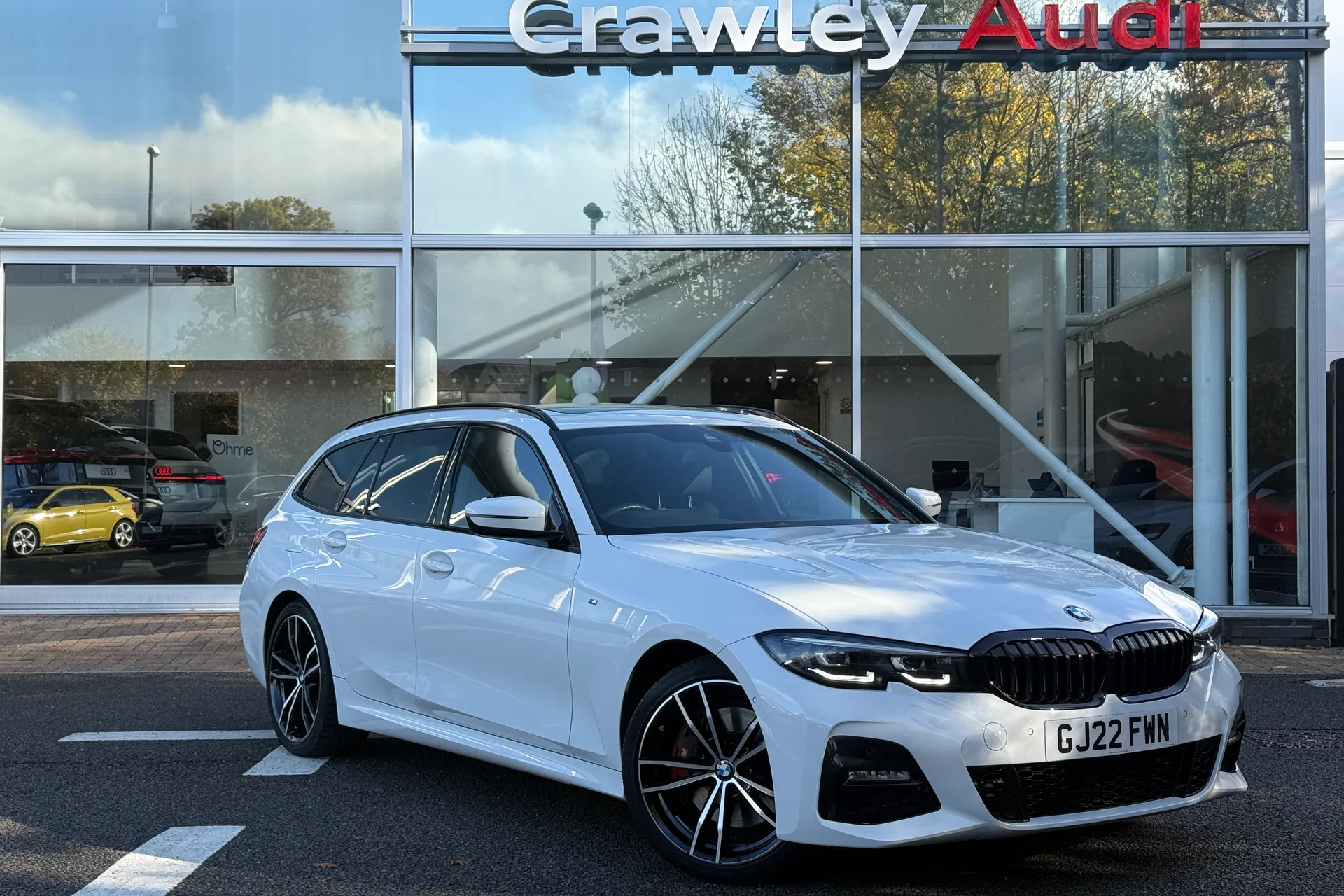 BMW 3 SERIES focused image