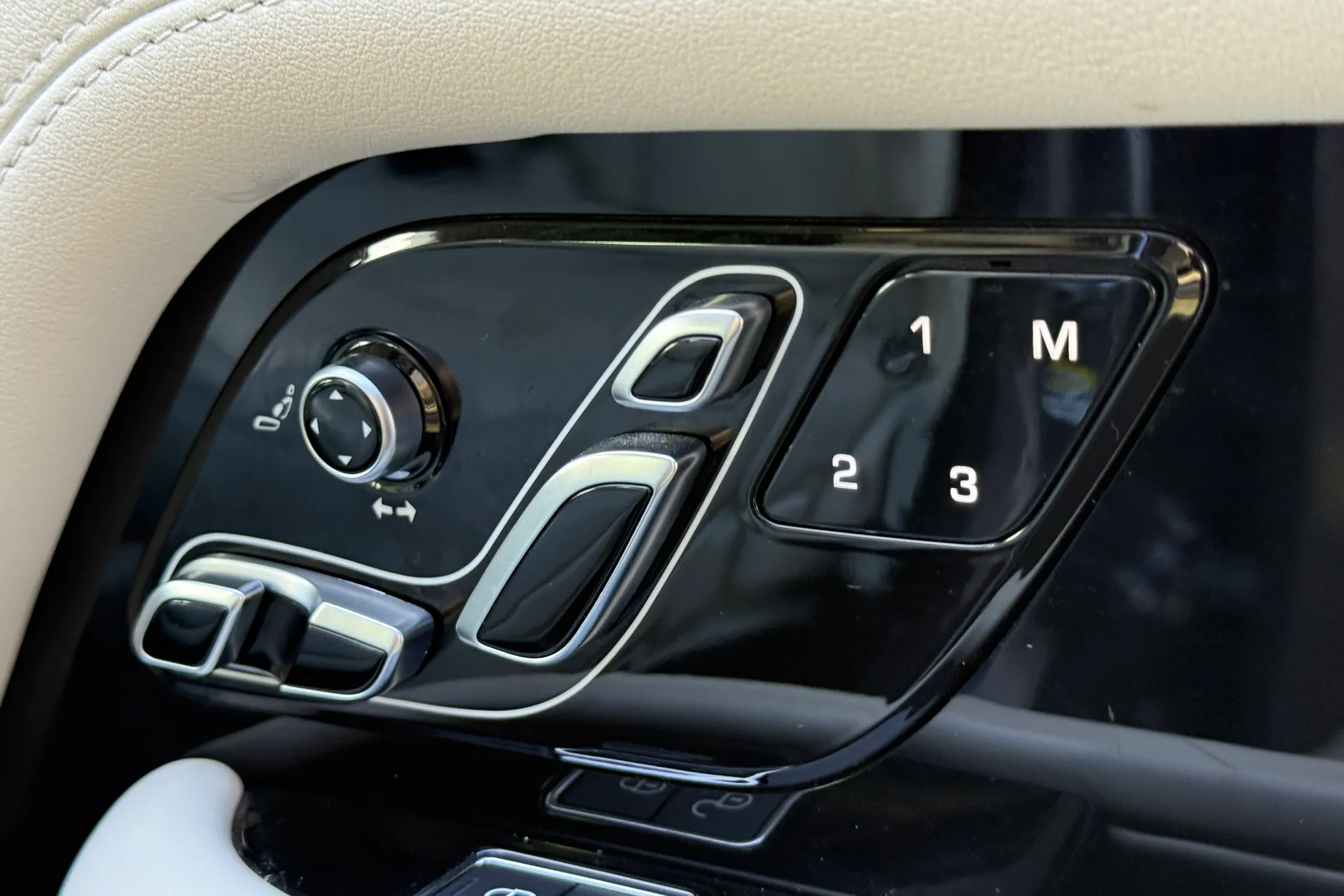 LAND ROVER RANGE ROVER thumbnail image number 49