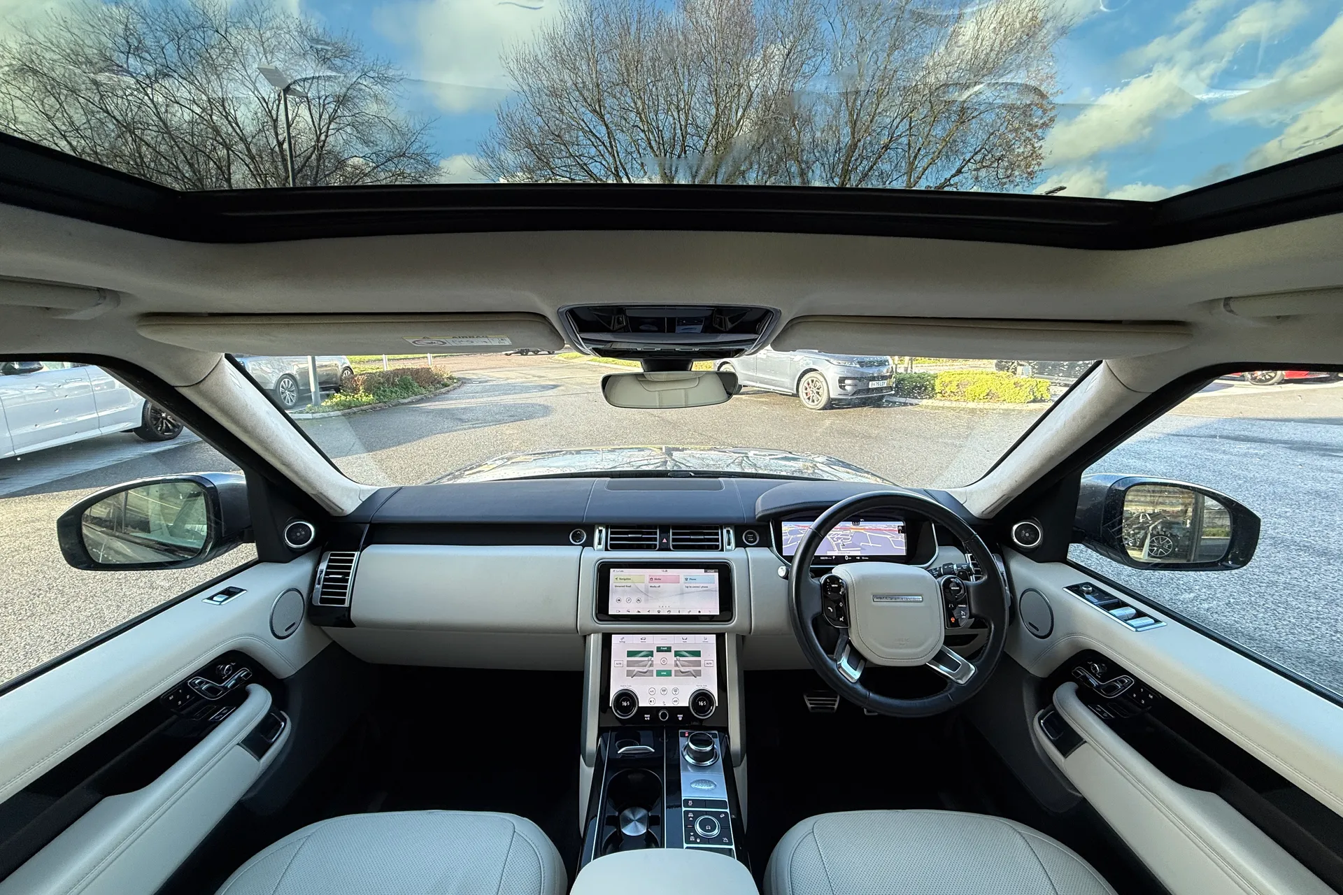 LAND ROVER RANGE ROVER thumbnail image number 3