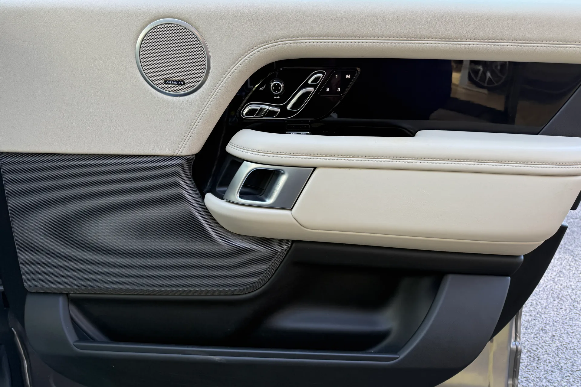 LAND ROVER RANGE ROVER thumbnail image number 48