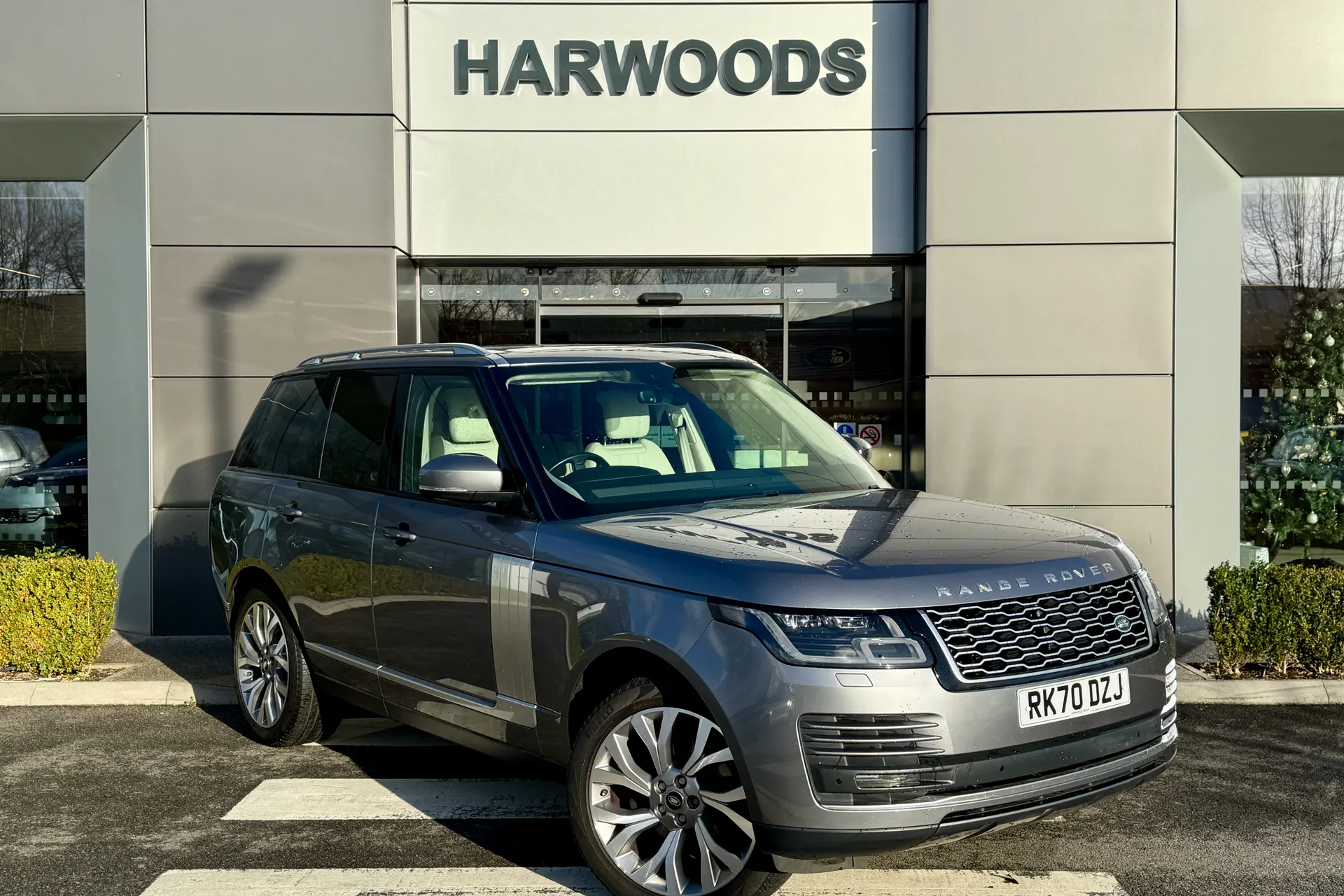 LAND ROVER RANGE ROVER focused image