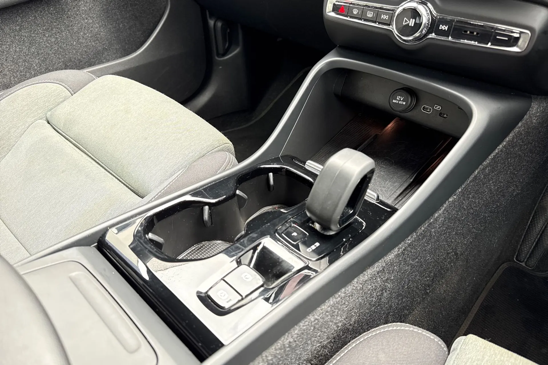 Volvo XC40 thumbnail image number 41