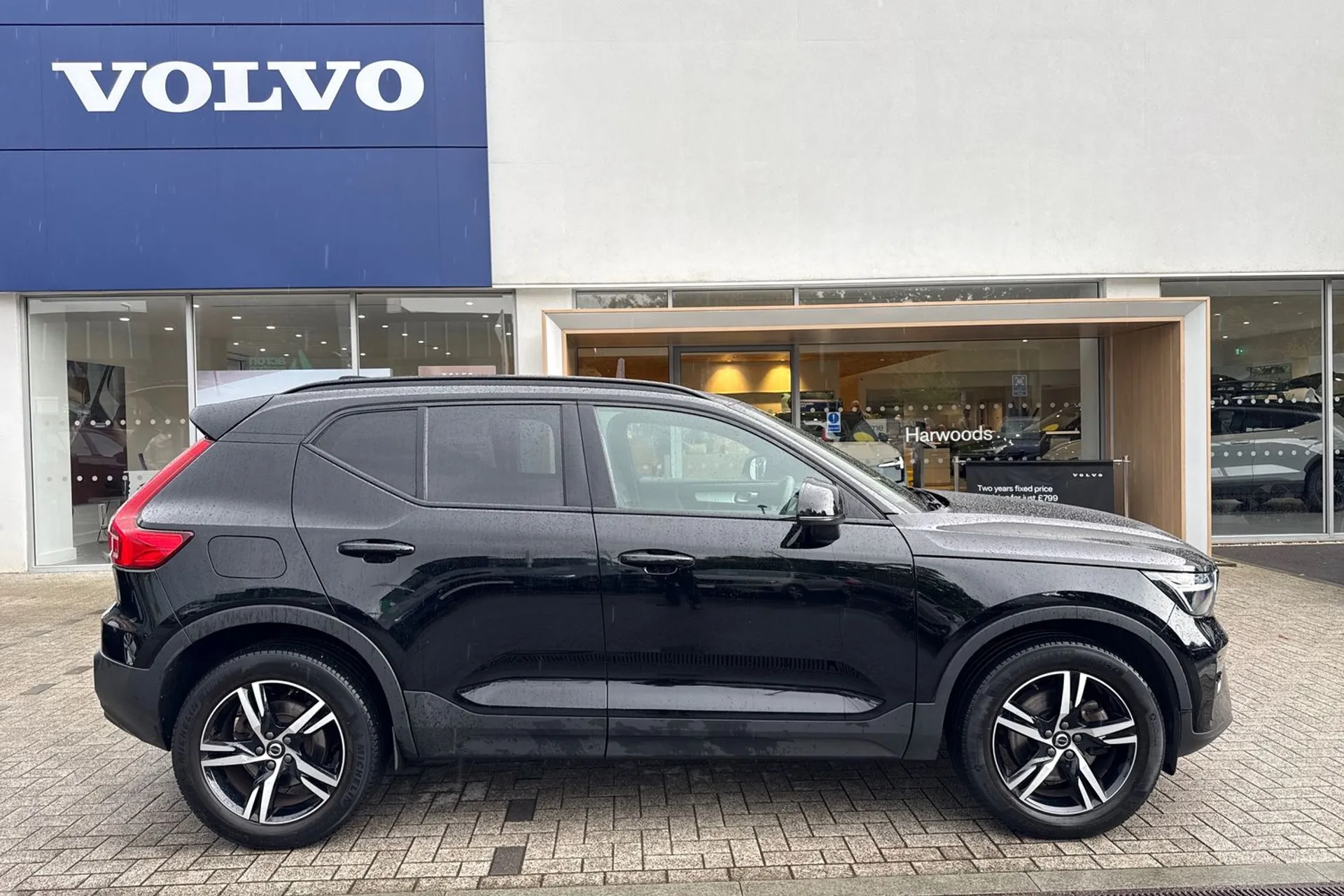 Volvo XC40 thumbnail image number 2