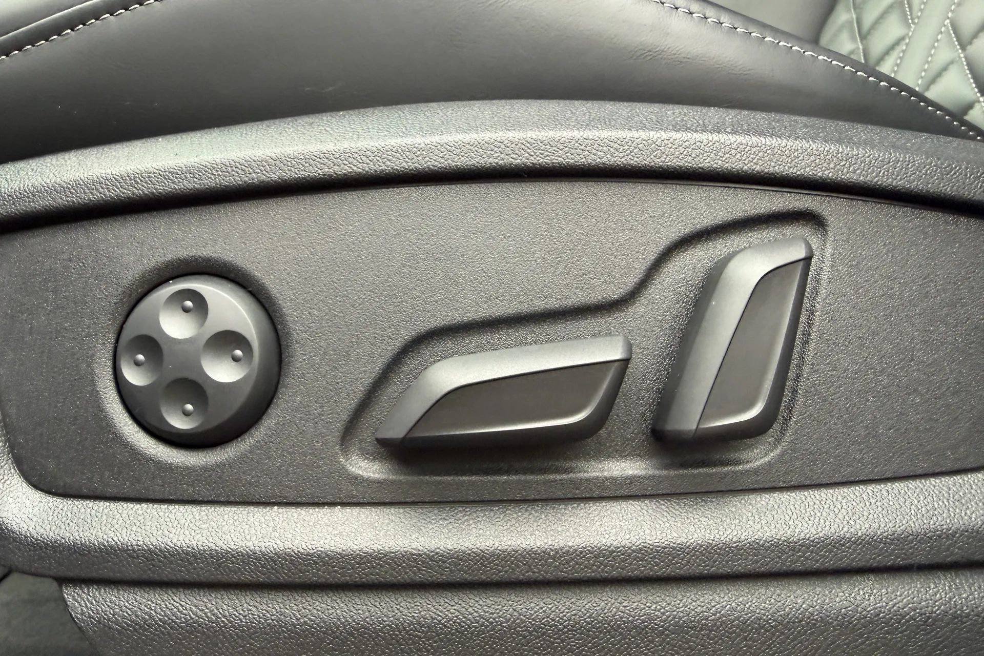 Audi Q5 thumbnail image number 15